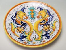 A 20TH CENTURY ITALIAN MAJOLICA HAND PRINTED WALL CHARGER