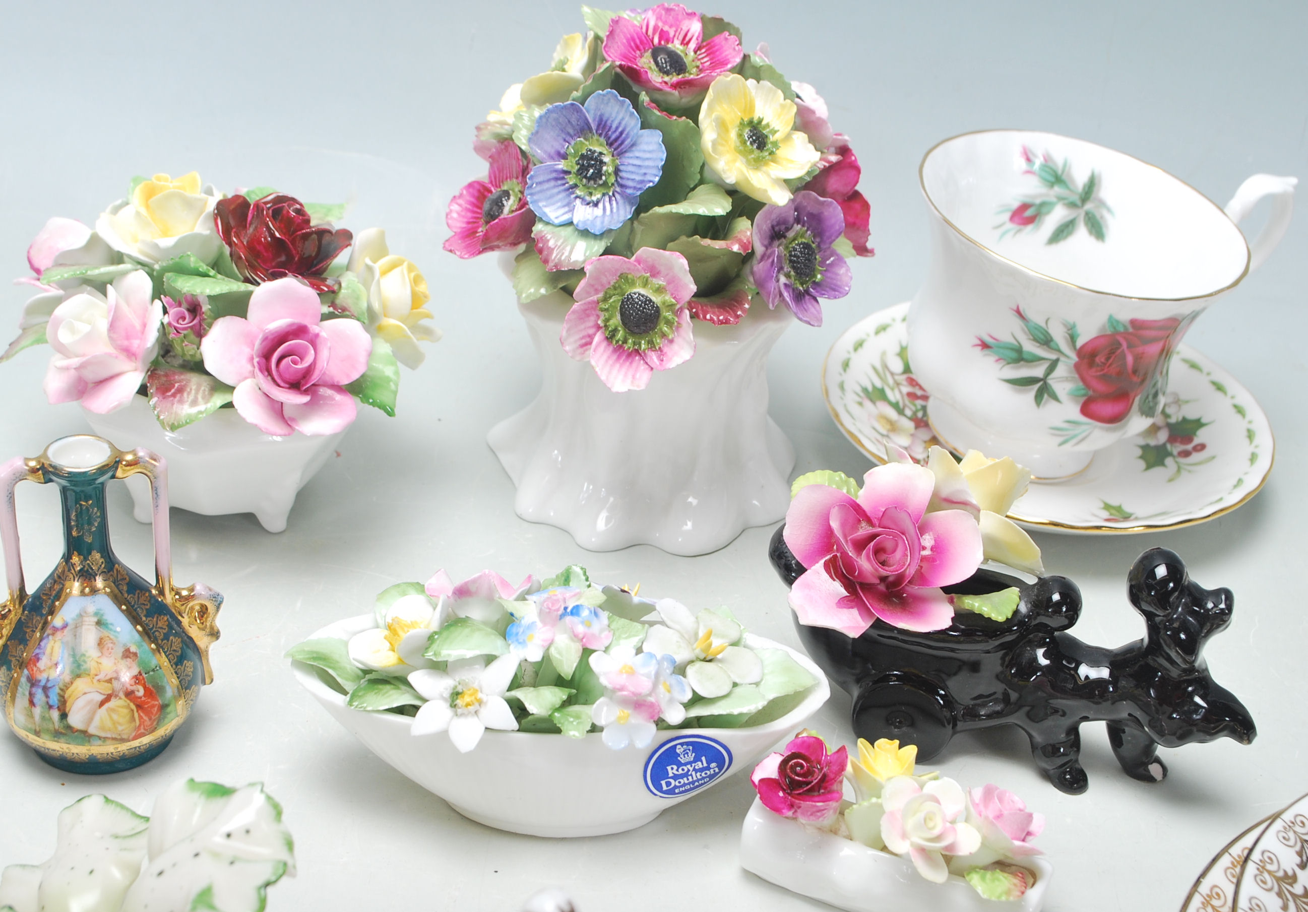 A collection of vintage early 20th Century fine bone china tea cups, trios and flower posies by - Image 11 of 15