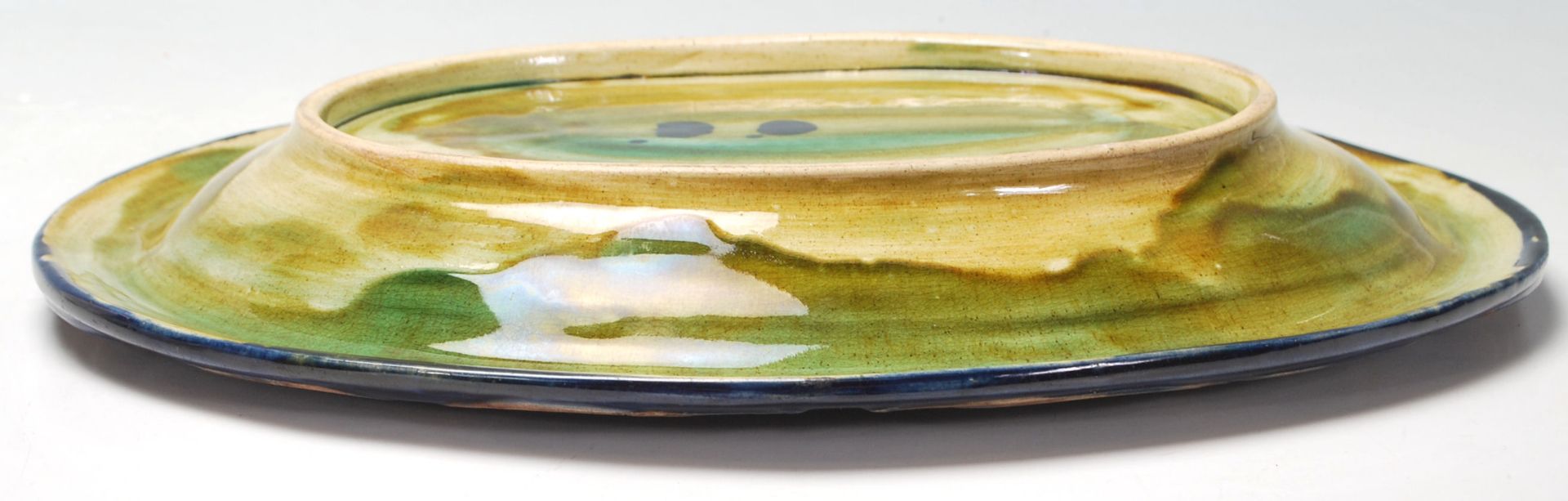A 19th Century Victorian Joseph Holdcroft Majolica cobalt blue bread dish decorated with fish and - Bild 6 aus 9