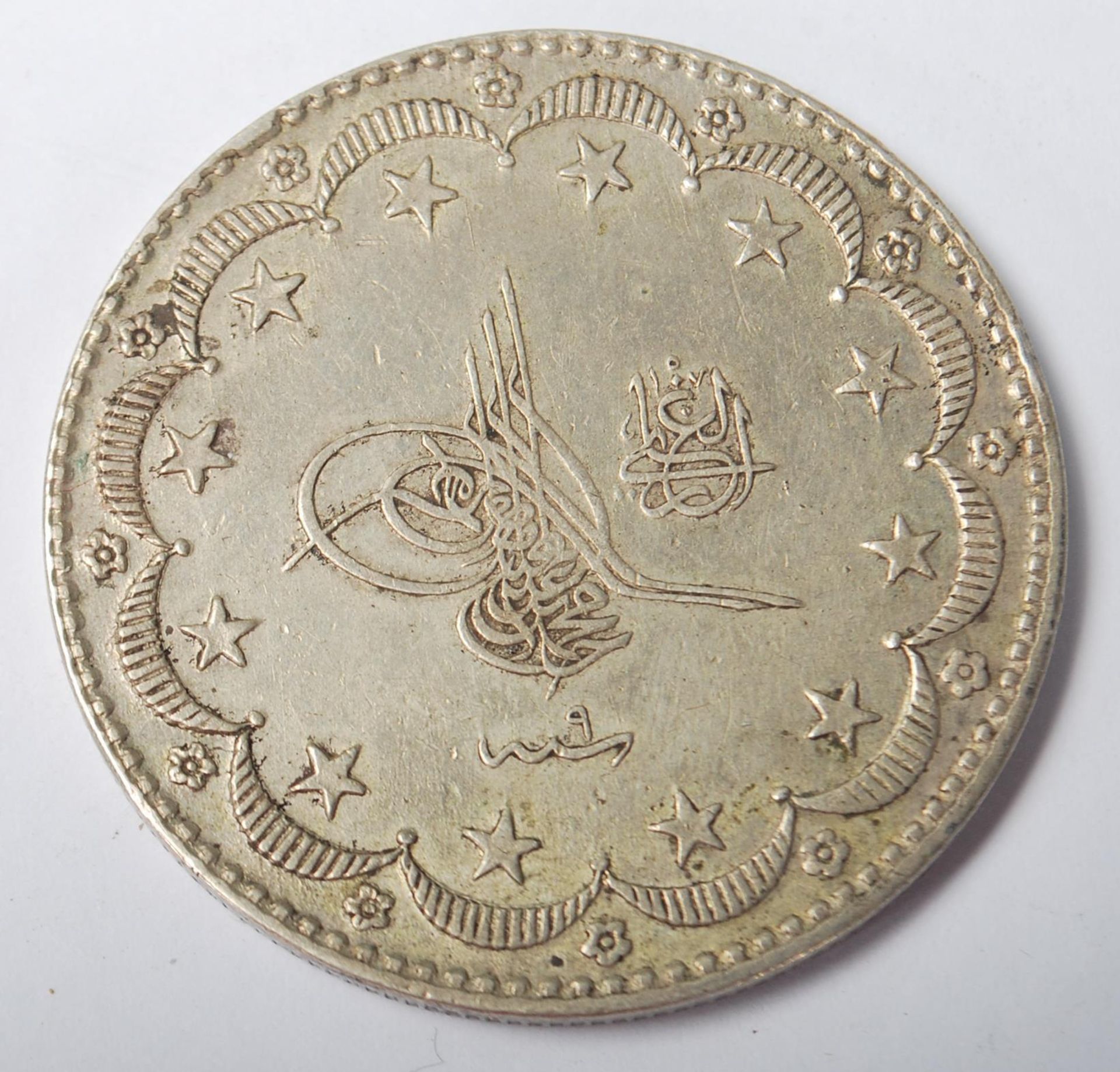 A 1911 One Dollar United Kingdon Trade Dollar being Bombay Mint stamped dating 1911 with Brittania - Bild 3 aus 6