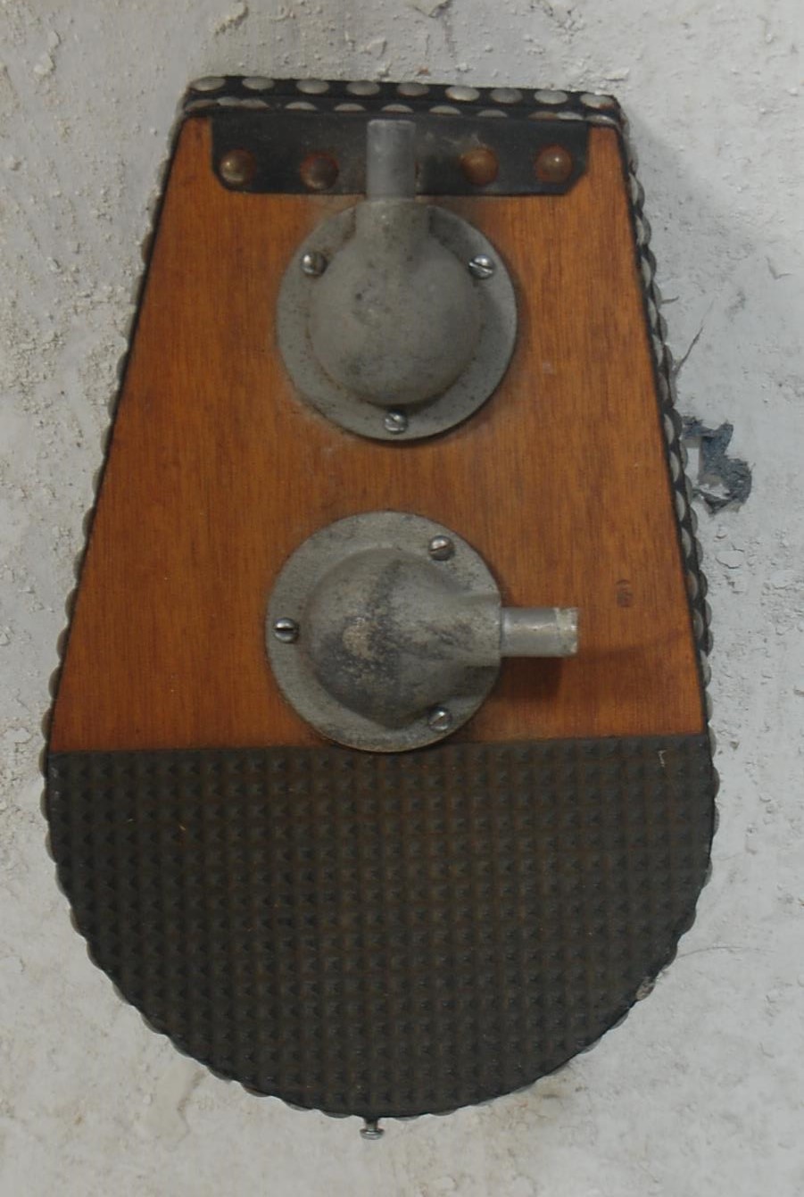 A collection of three 20th century antique foot ac - Image 2 of 9