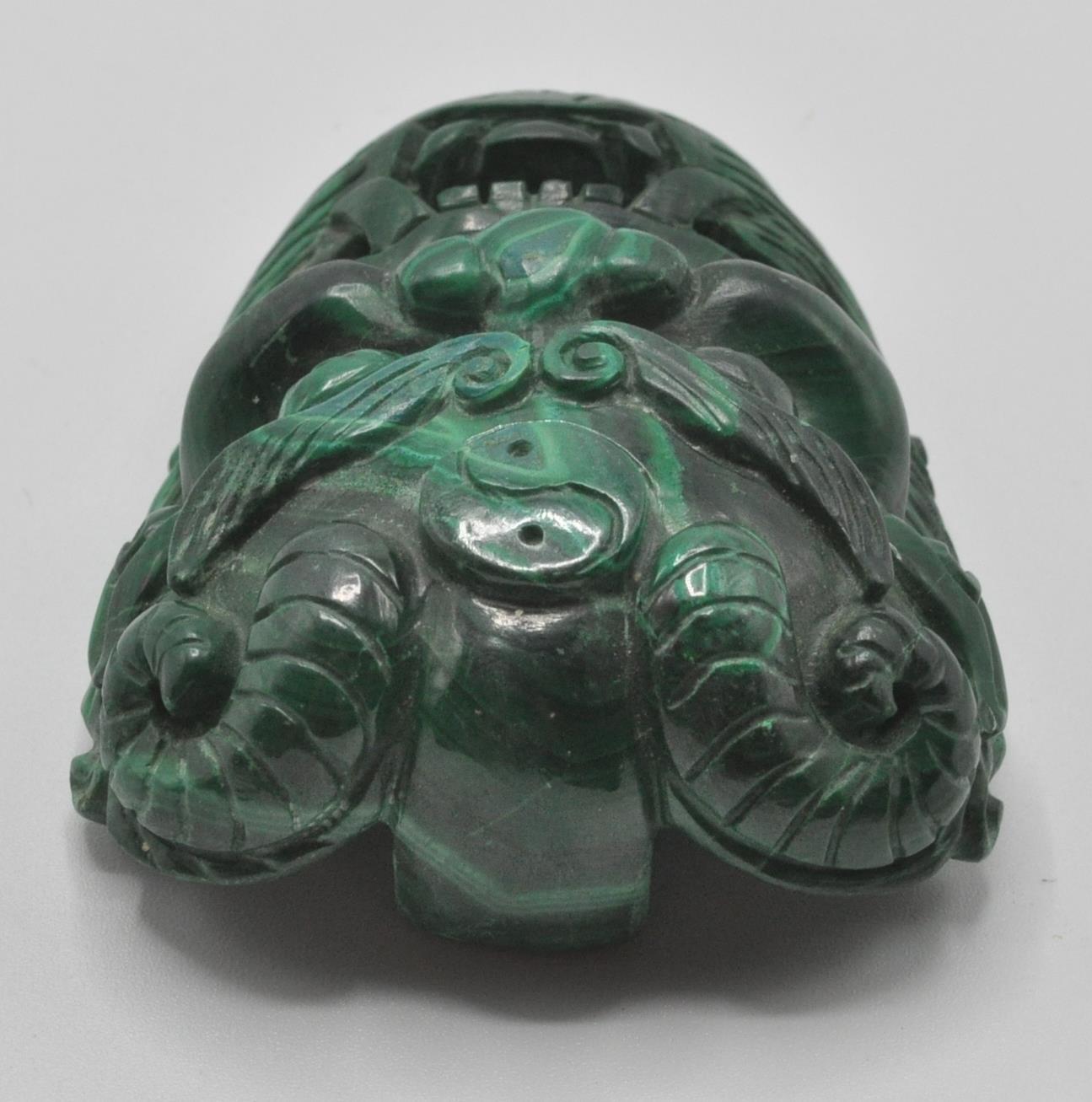 An unusual contemporary chines malachite belt buck - Image 3 of 6