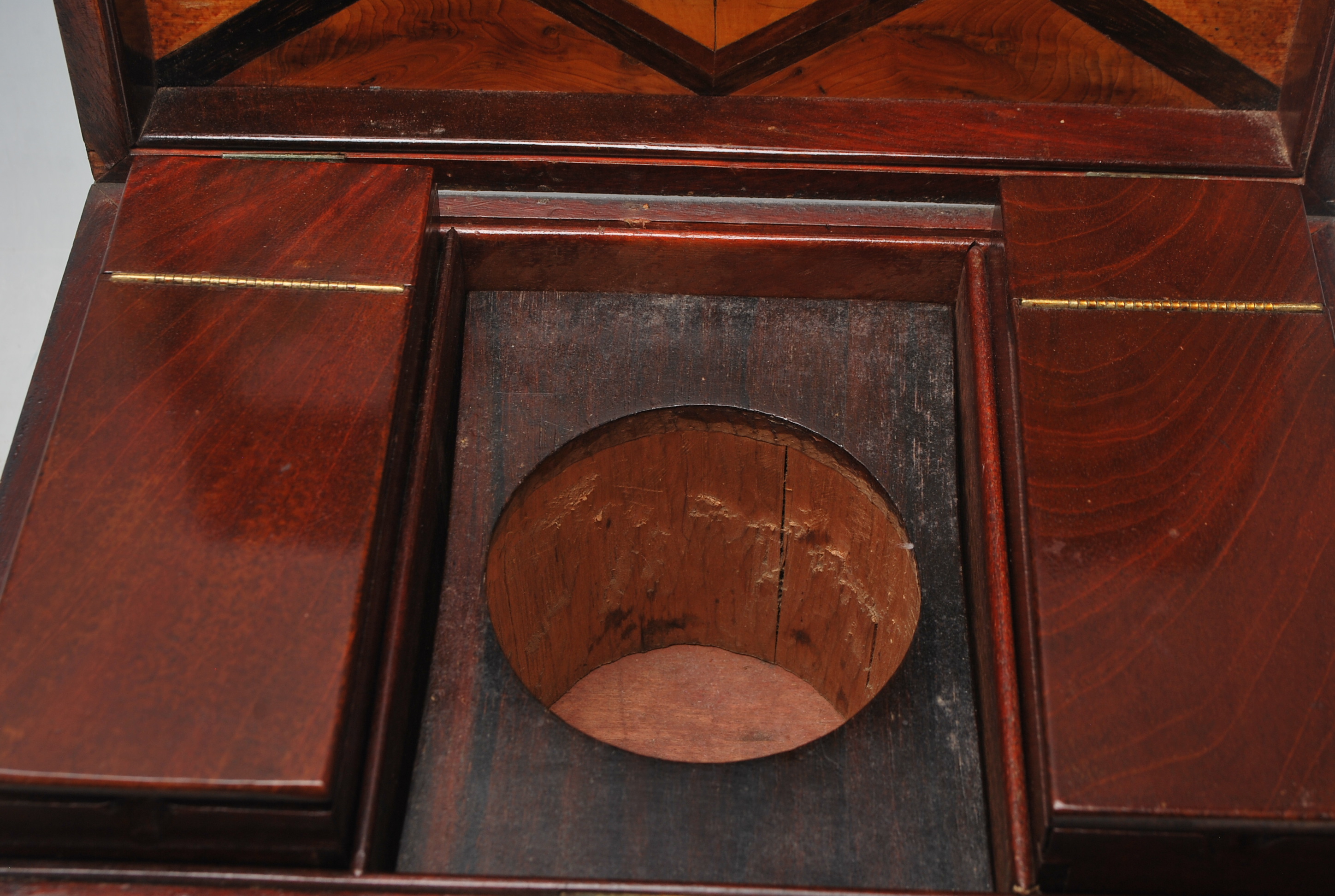 A 19th Century Victorian mahogany tea caddy of rec - Image 2 of 6