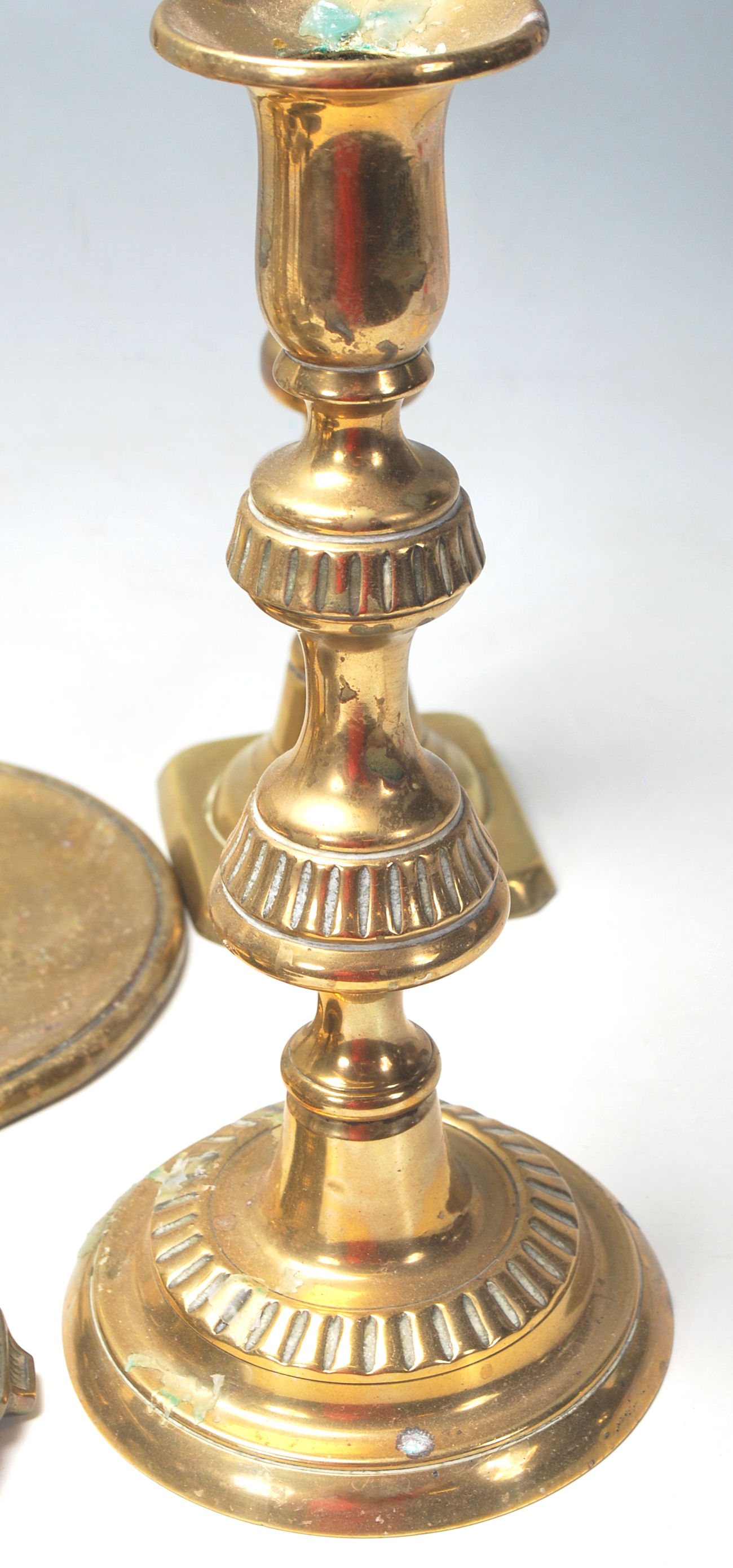 LARGE COLLECTION OF ANTIQUE CANDLESTICKS - Image 4 of 7