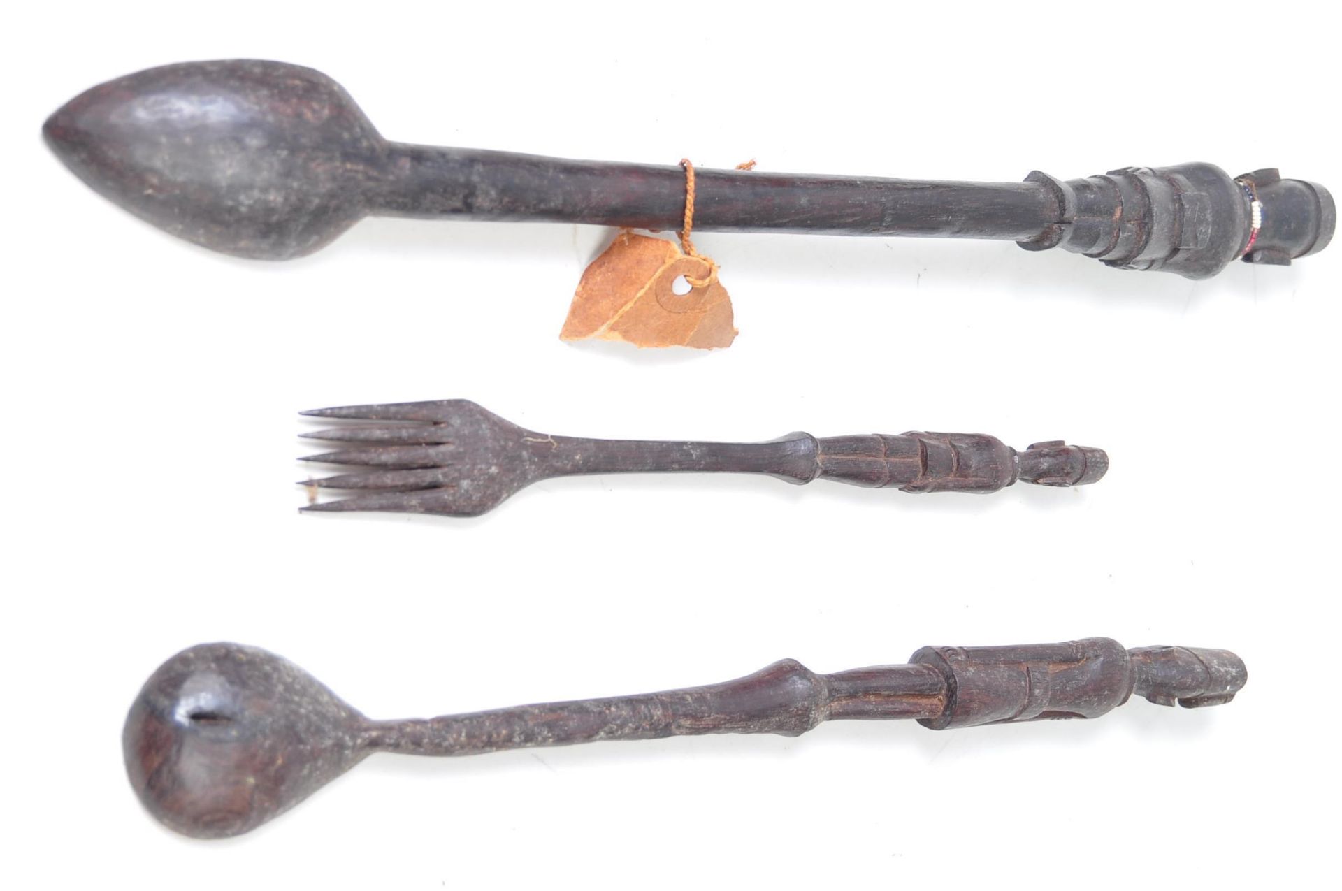 A large quantity of early 20th century mixed tribal wooden traditional items / ware to include, - Bild 68 aus 96