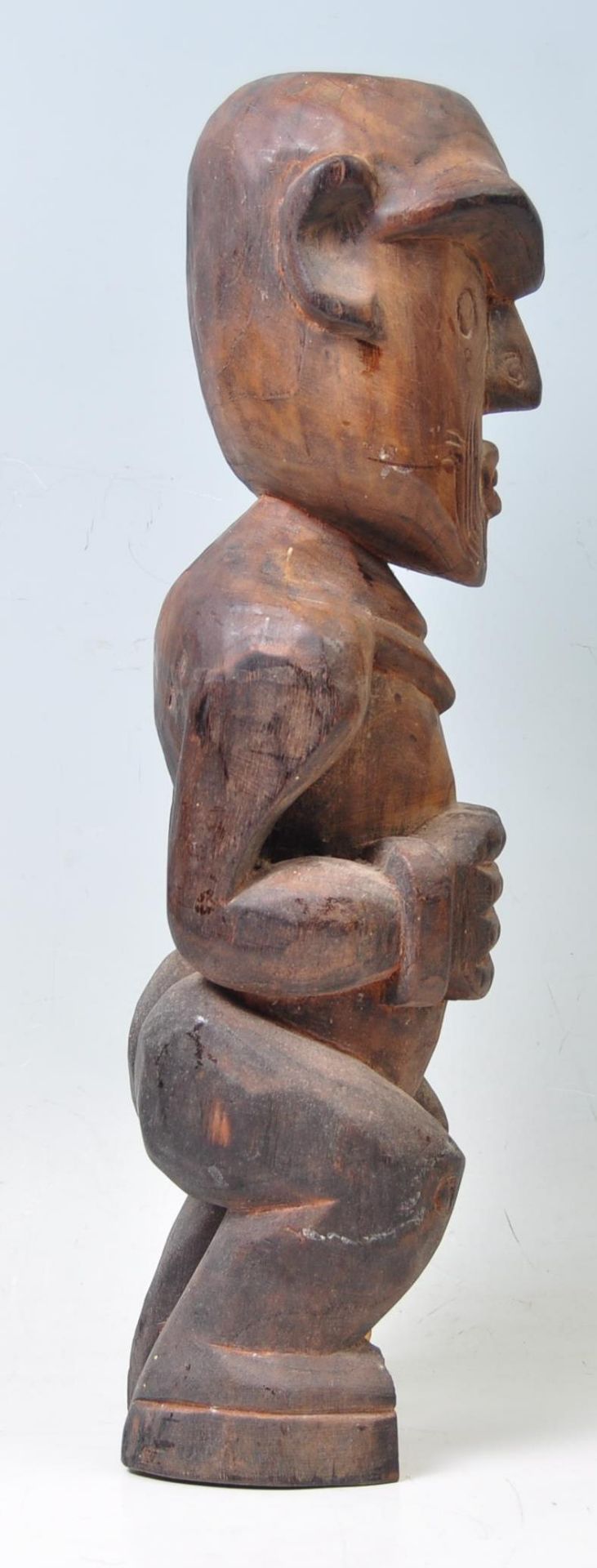 A group of three 20th century antique hand carved wooden figure and masks to include hardwood male - Bild 3 aus 12