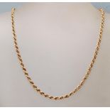 A hallmarked 9ct gold necklace having a twist rope design, stamped 375. Weight: 7.42g Measures: 47cm