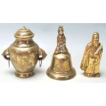 THREE 20TH CENTURY CHINESE BRASS ITEMS.