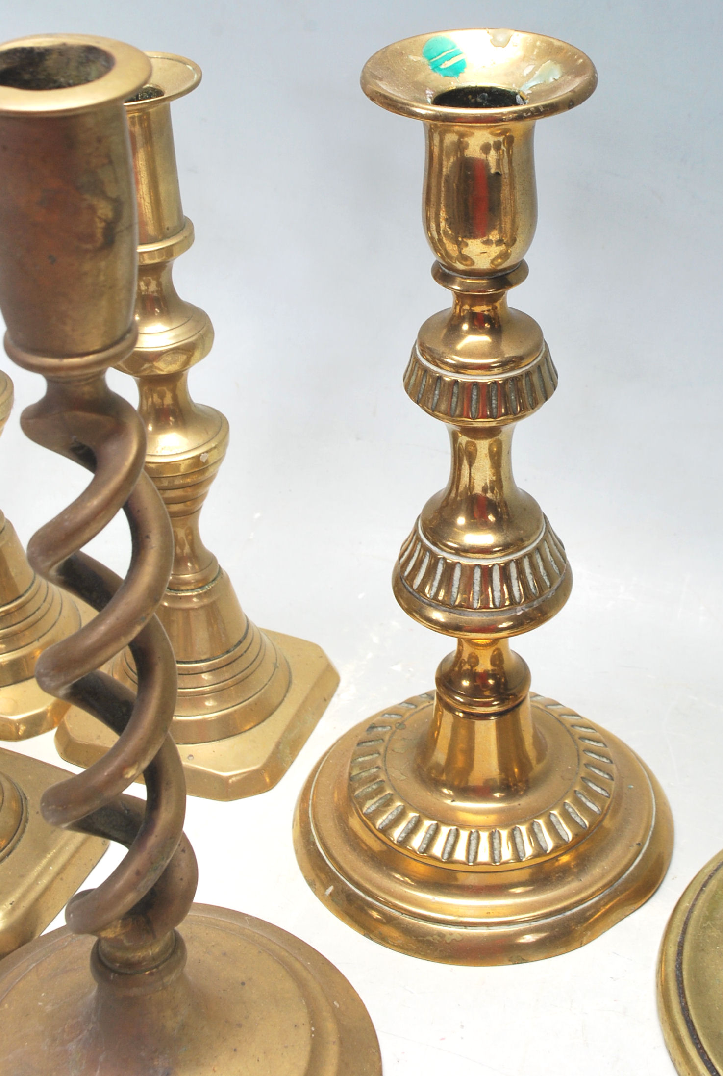 LARGE COLLECTION OF ANTIQUE CANDLESTICKS - Image 7 of 7