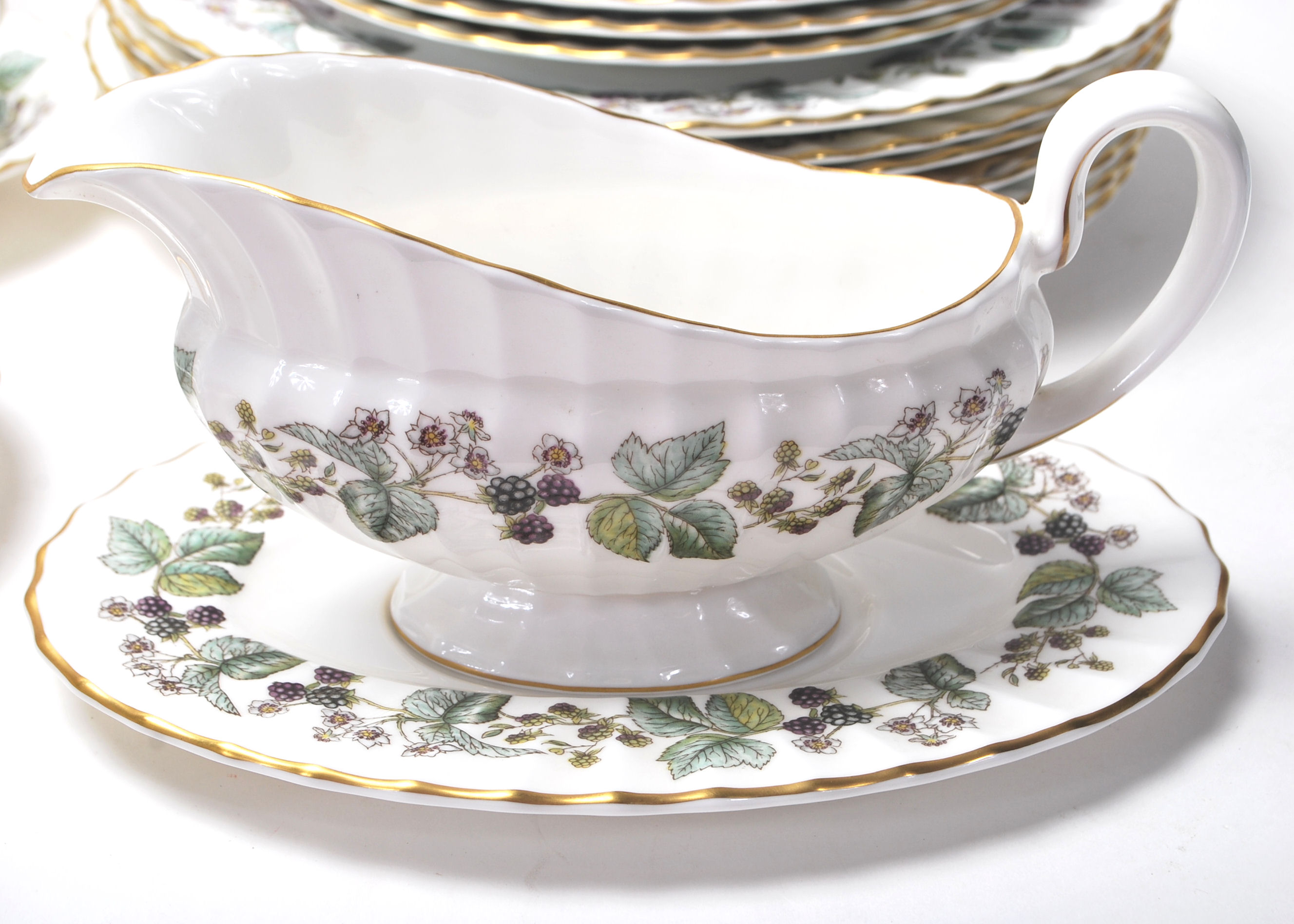 ROYAL WORCESTER FINE BONE CHINA LAVINIA - Image 6 of 18