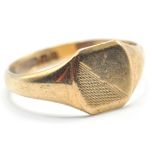 A hallmarked 9ct gold signet ring having a square head with engraved engine turned decoration.
