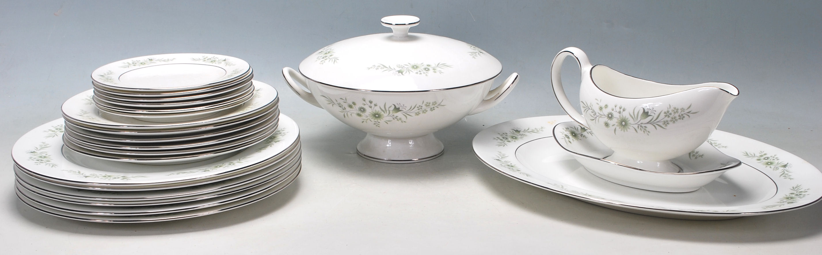 WEDGWOOD WESTBURY PATTERN DINNER SERVICE