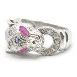 A STAMPED 925 SILVER RING IN THE STYLE OF CARTIER SET WITH BLUE AND PINK STONES