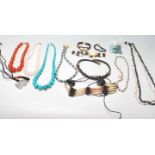 A COLLECTION OF VINTAGE COSTUME JEWELLERY NECKLACES