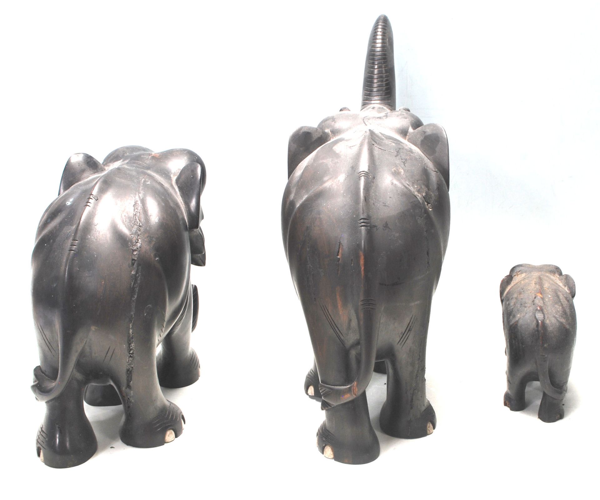 A collection of three antique 19th Century African ebony and ivory elephants of graduating height. - Bild 3 aus 4