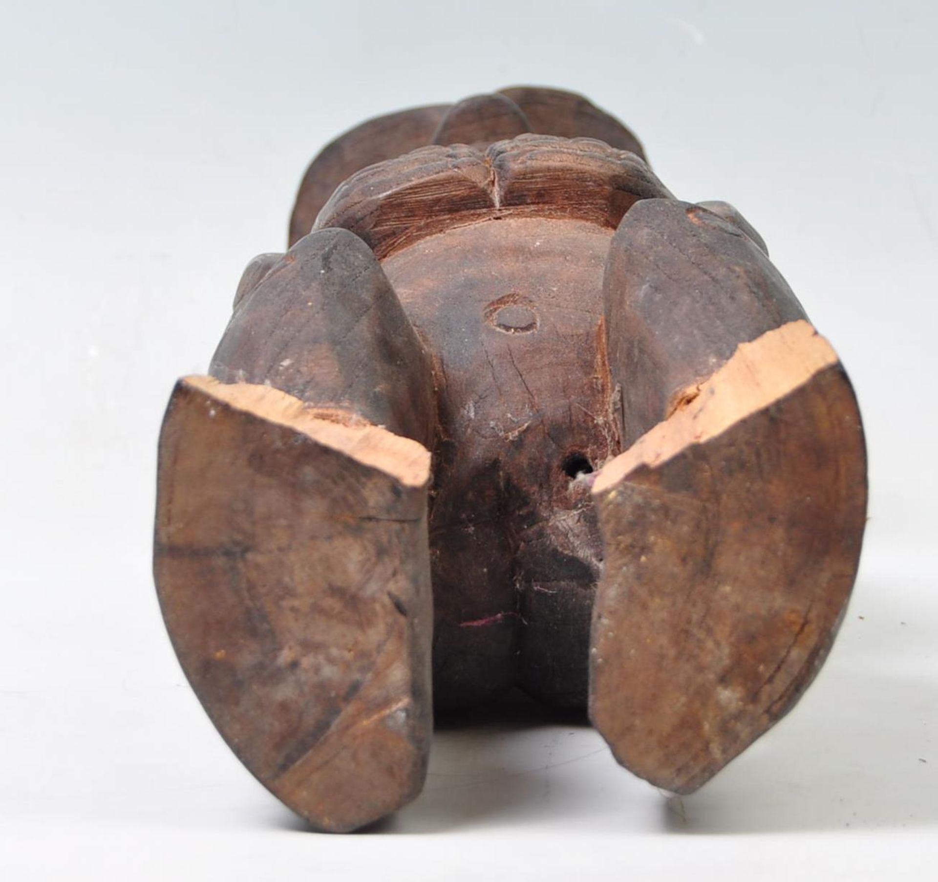 A group of three 20th century antique hand carved wooden figure and masks to include hardwood male - Bild 7 aus 12