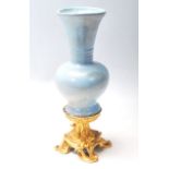 18TH CENTURY CHINESE PORCELAIN CRACKLE VASE ON GILT FOOT