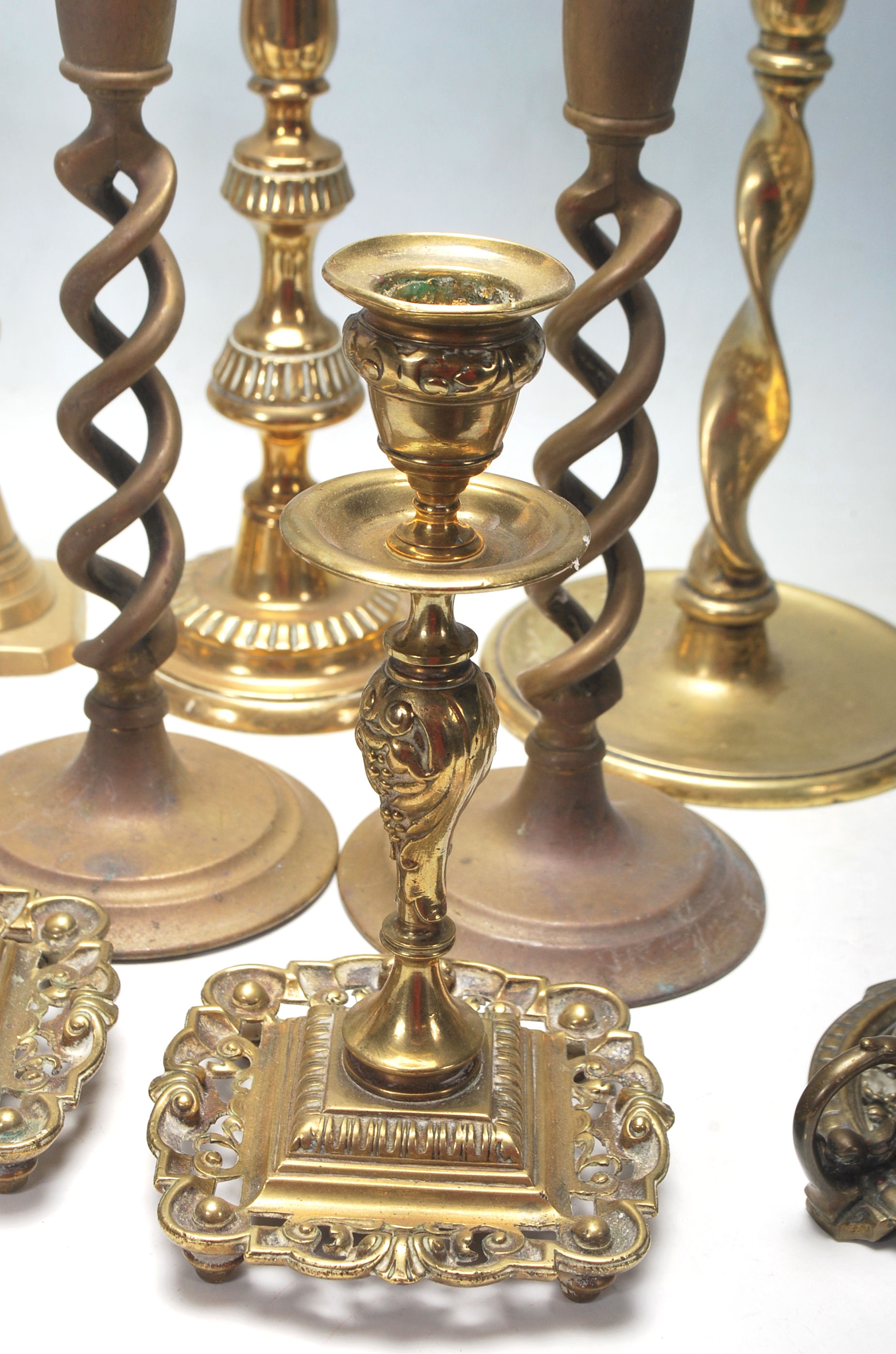 LARGE COLLECTION OF ANTIQUE CANDLESTICKS - Image 2 of 7