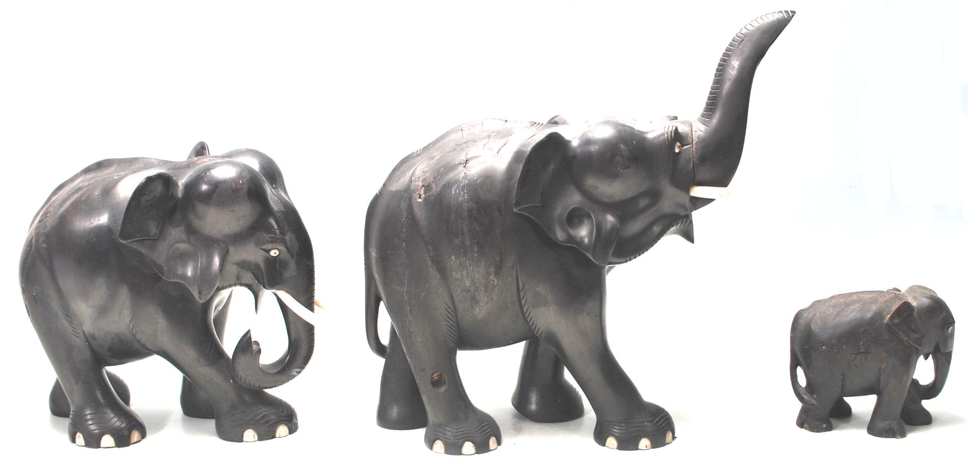 A collection of three antique 19th Century African ebony and ivory elephants of graduating height. - Bild 2 aus 4