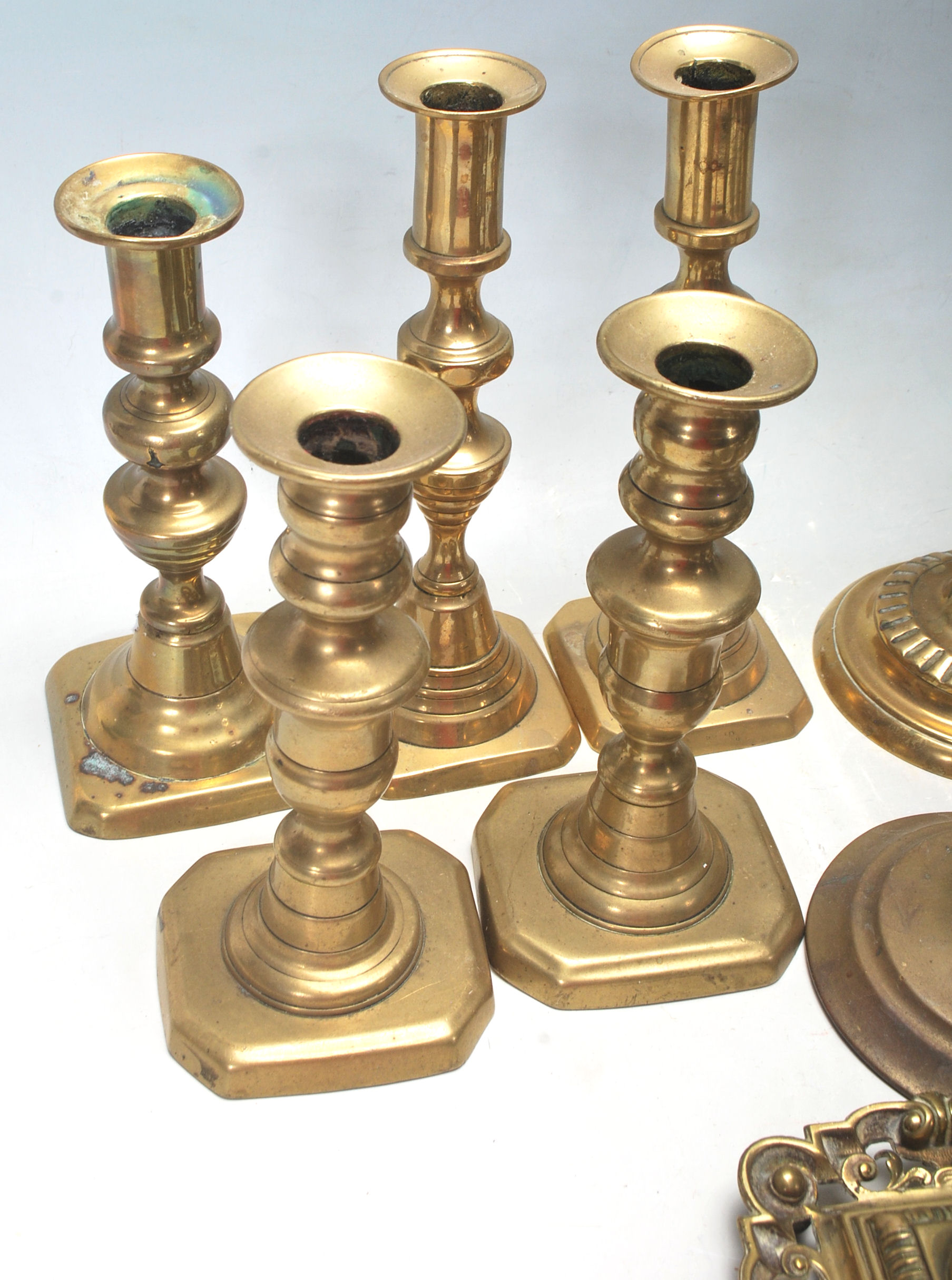 LARGE COLLECTION OF ANTIQUE CANDLESTICKS - Image 5 of 7