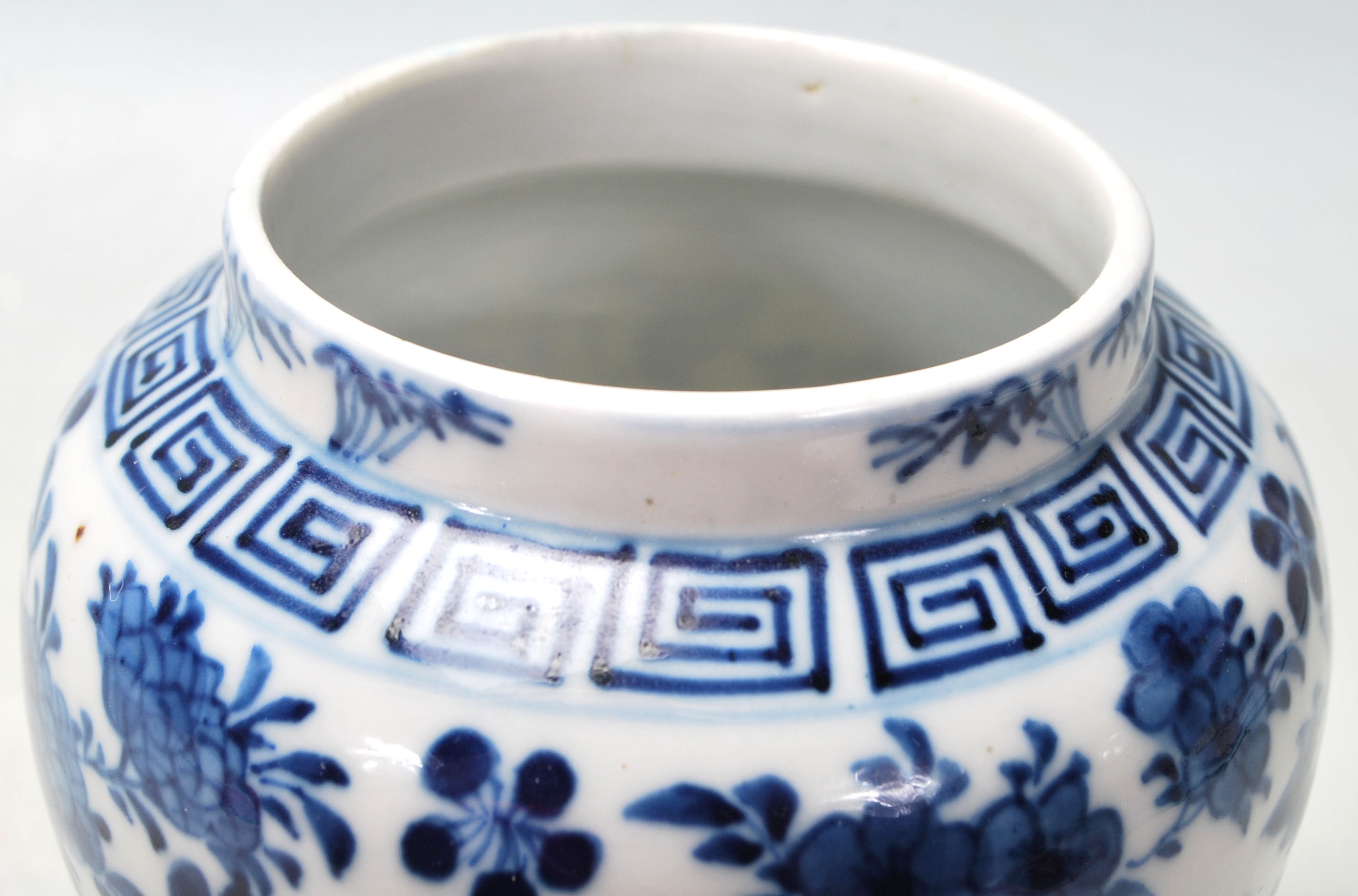 CHINESE BLUE AND WHITE GINGER LIDDED JAR - Image 6 of 7