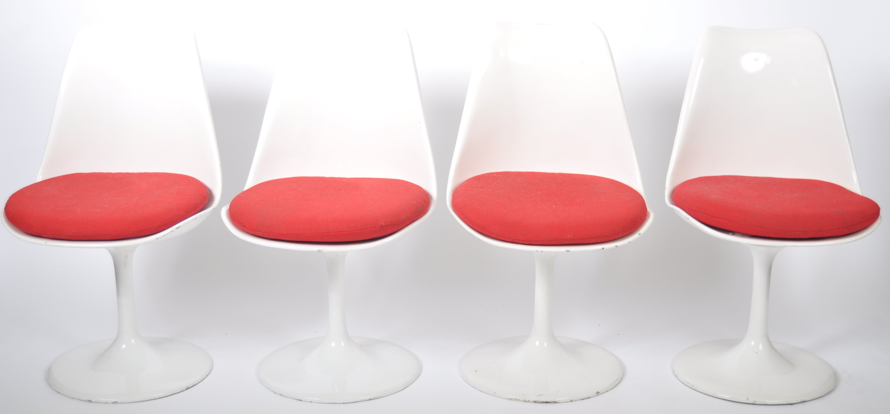 MATCHING SET OF FOUR RETRO TULIP SWIVEL DINING CHAIRS IN THE MANNER OF EERO SAARINEN - Image 2 of 7
