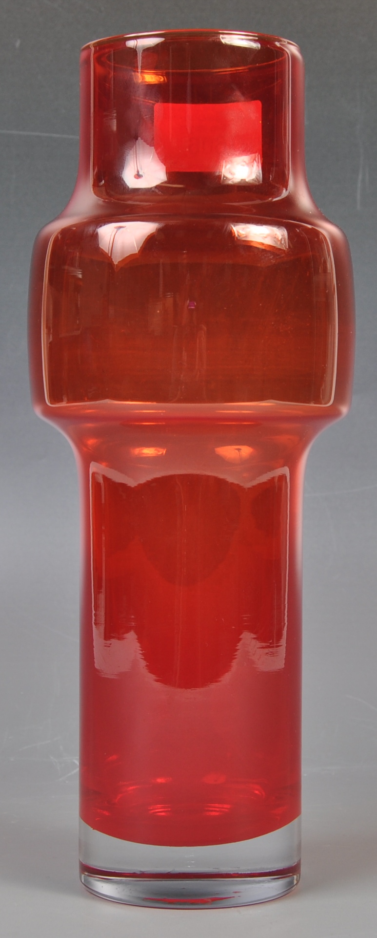 TAMARA ALADIN RIIHIMAKI GLASS VASE IN RUBY RED