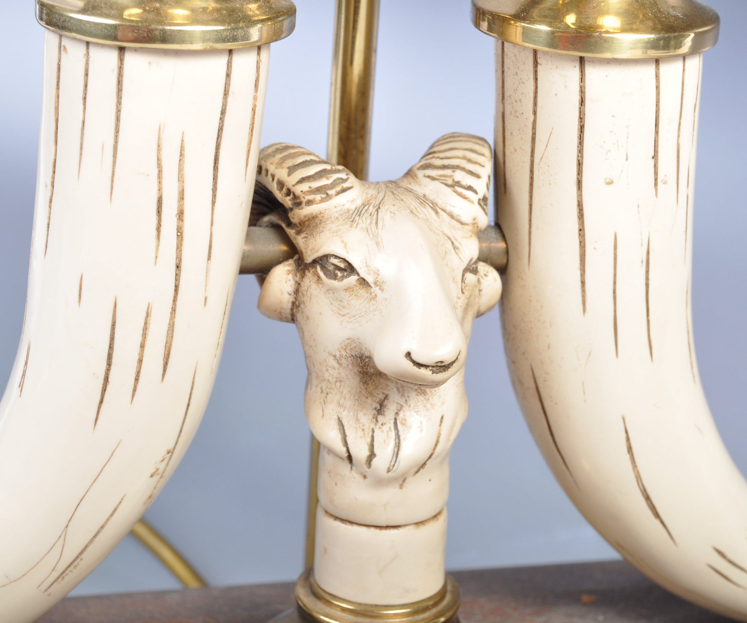 DECORATIVE VINTAGE RAMS HEAD AND HORNS TWIN TABLE LAMP LIGHT - Image 4 of 6