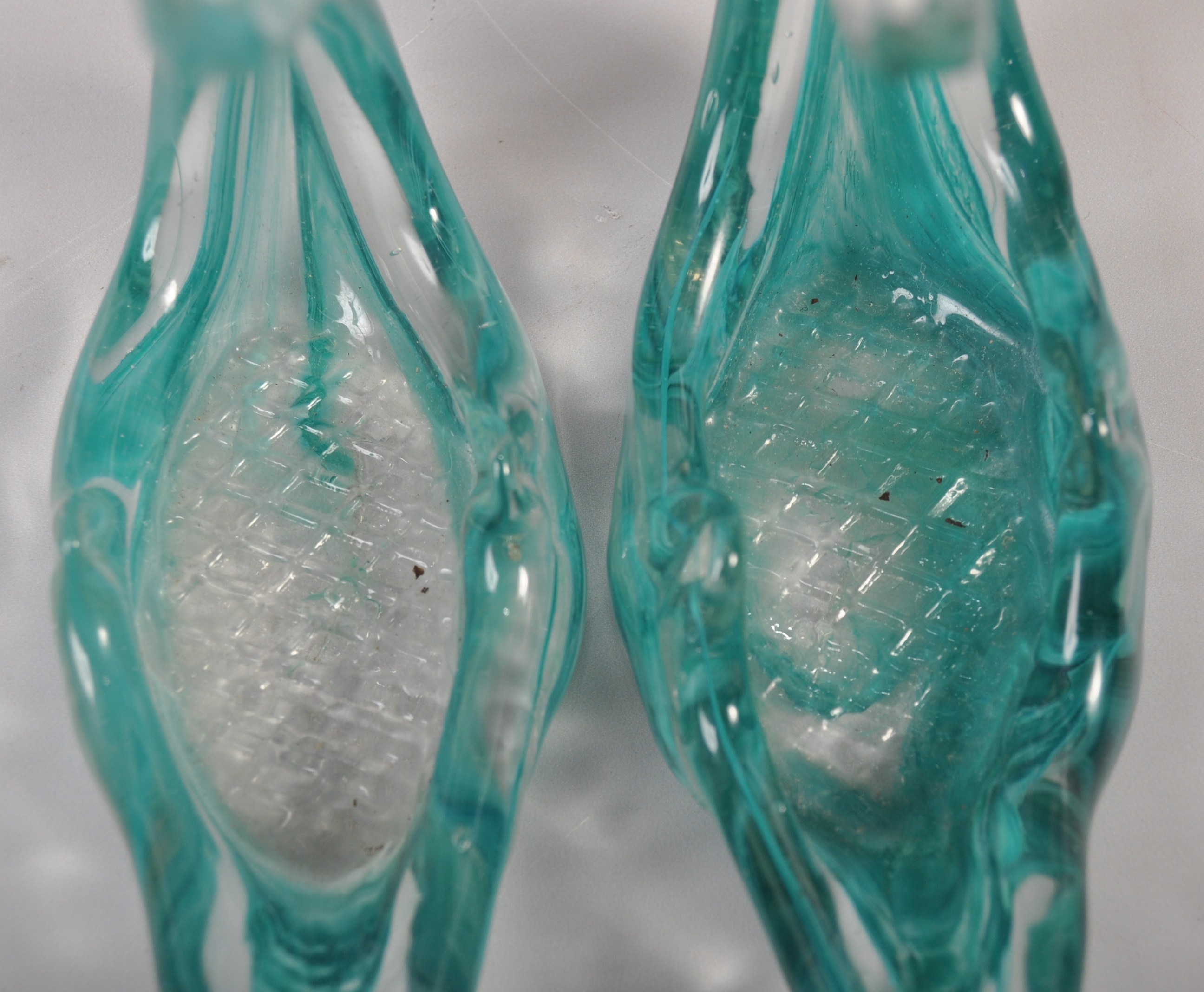 PAIR OF RETRO TURQUOISE GLASS TABLE SALTS / TRINKET DISHES IN THE FORMS OF SWANS - Image 3 of 4