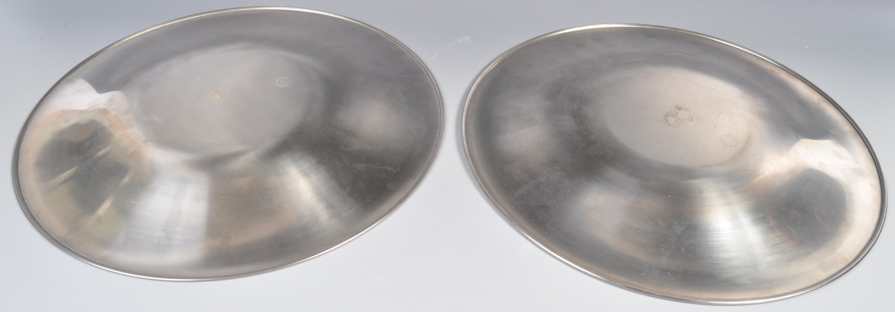 PAIR OF DANISH STAINLESS STEEL PLATES BY LONE SACHS FOR LUNDTOFTE - Image 4 of 8