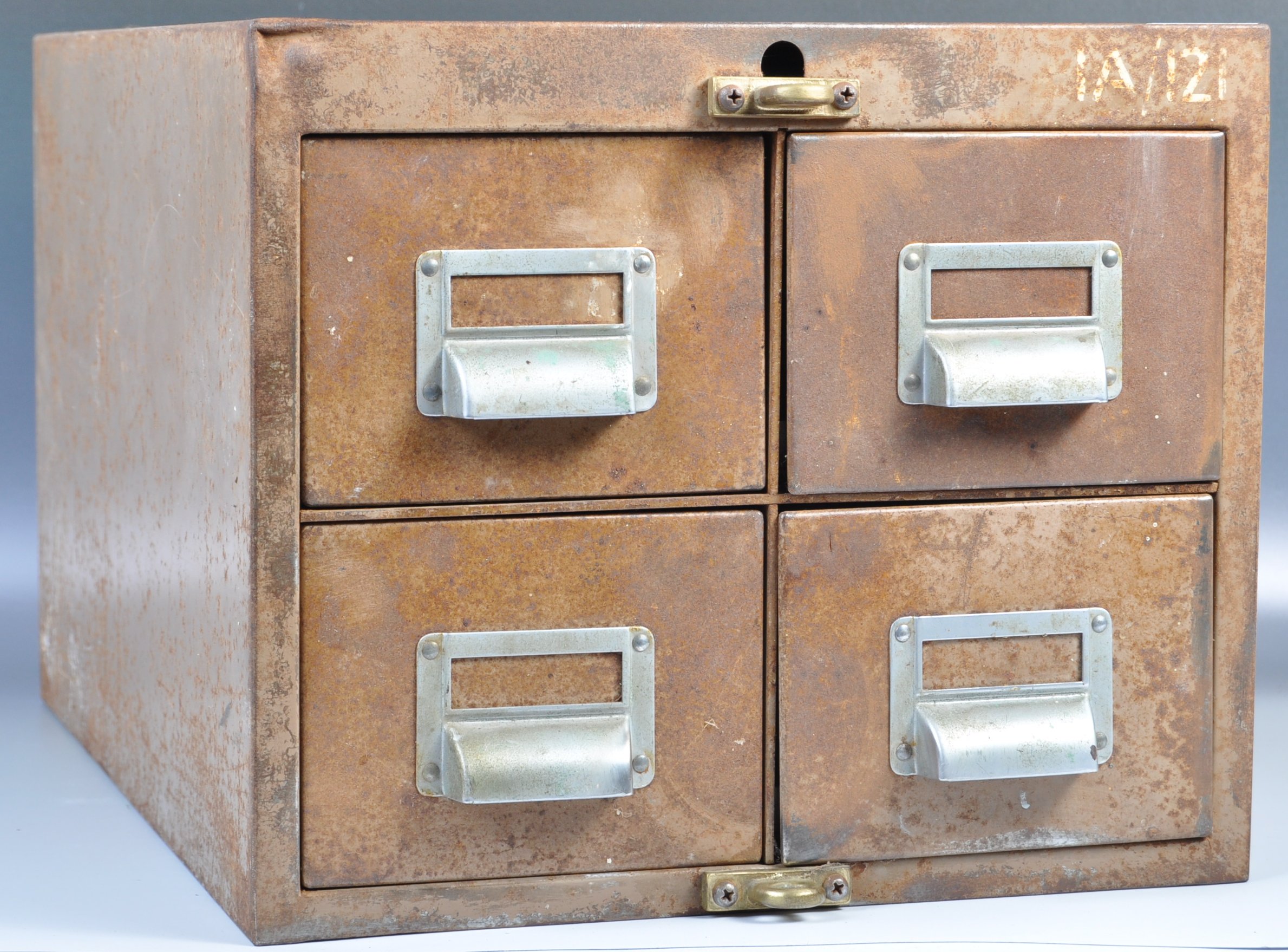 GOOD MID CENTURY INDUSTRIAL OFFICE METAL TABLE TOP FILING CABINET