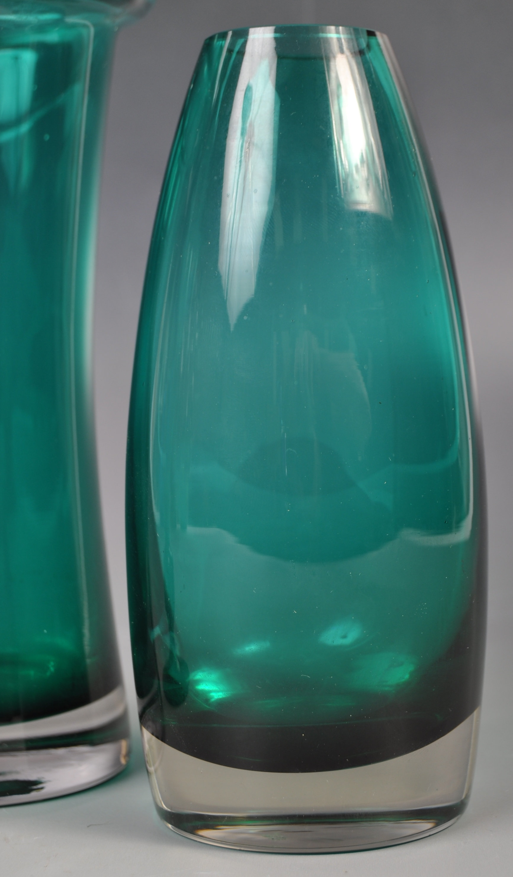 COLLECTION OF LASI OY RIIHIMAKI GLASS IN GREEN - Image 4 of 7