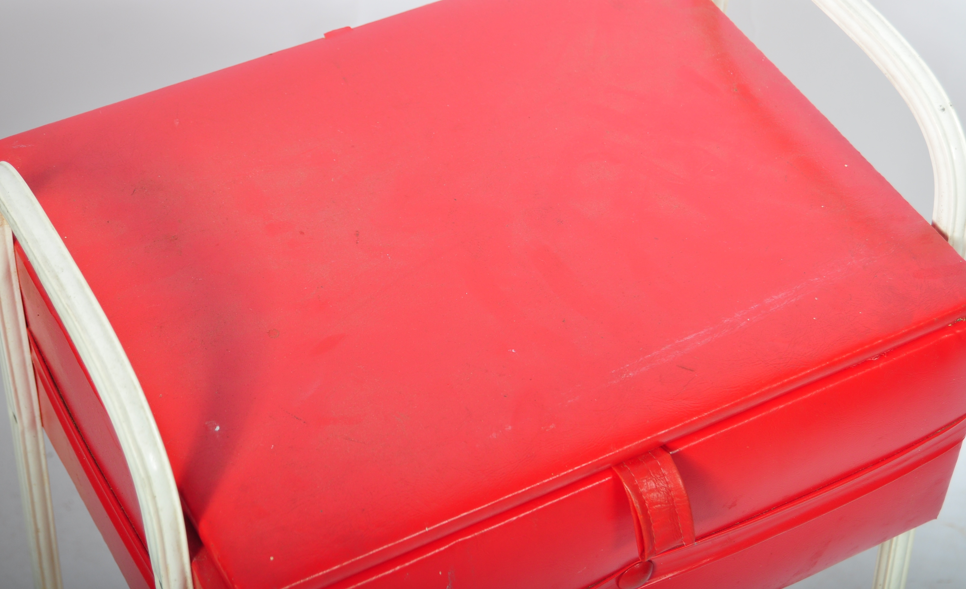 RETRO VINTAGE EUROPEAN RED & WHITE VINYL SEWING BOX - Image 3 of 5