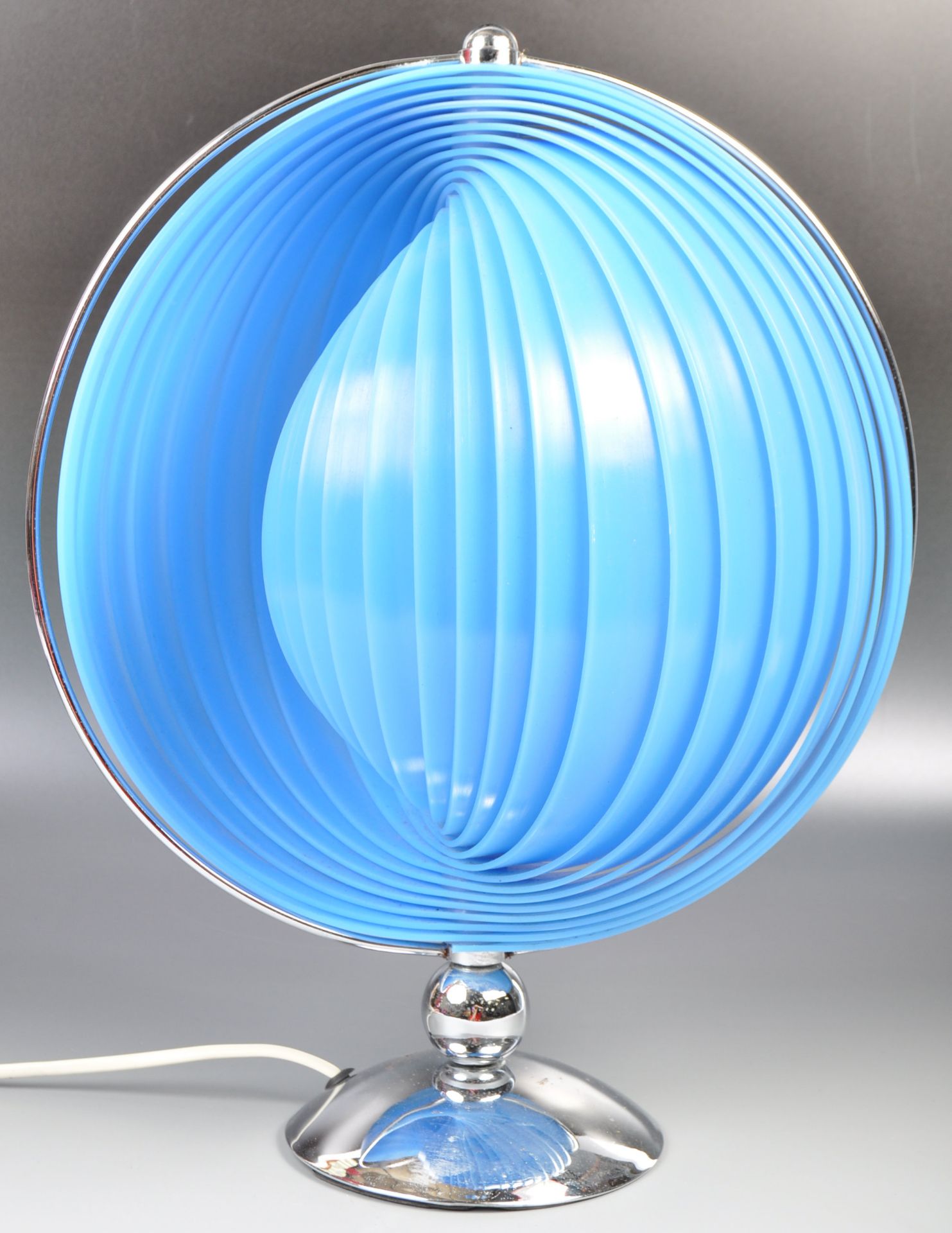 VERNER PANTON FOR LOUIS POULSEN MOON LAMP LIGHT HAVING A BLUE ARTICULATED SHADE