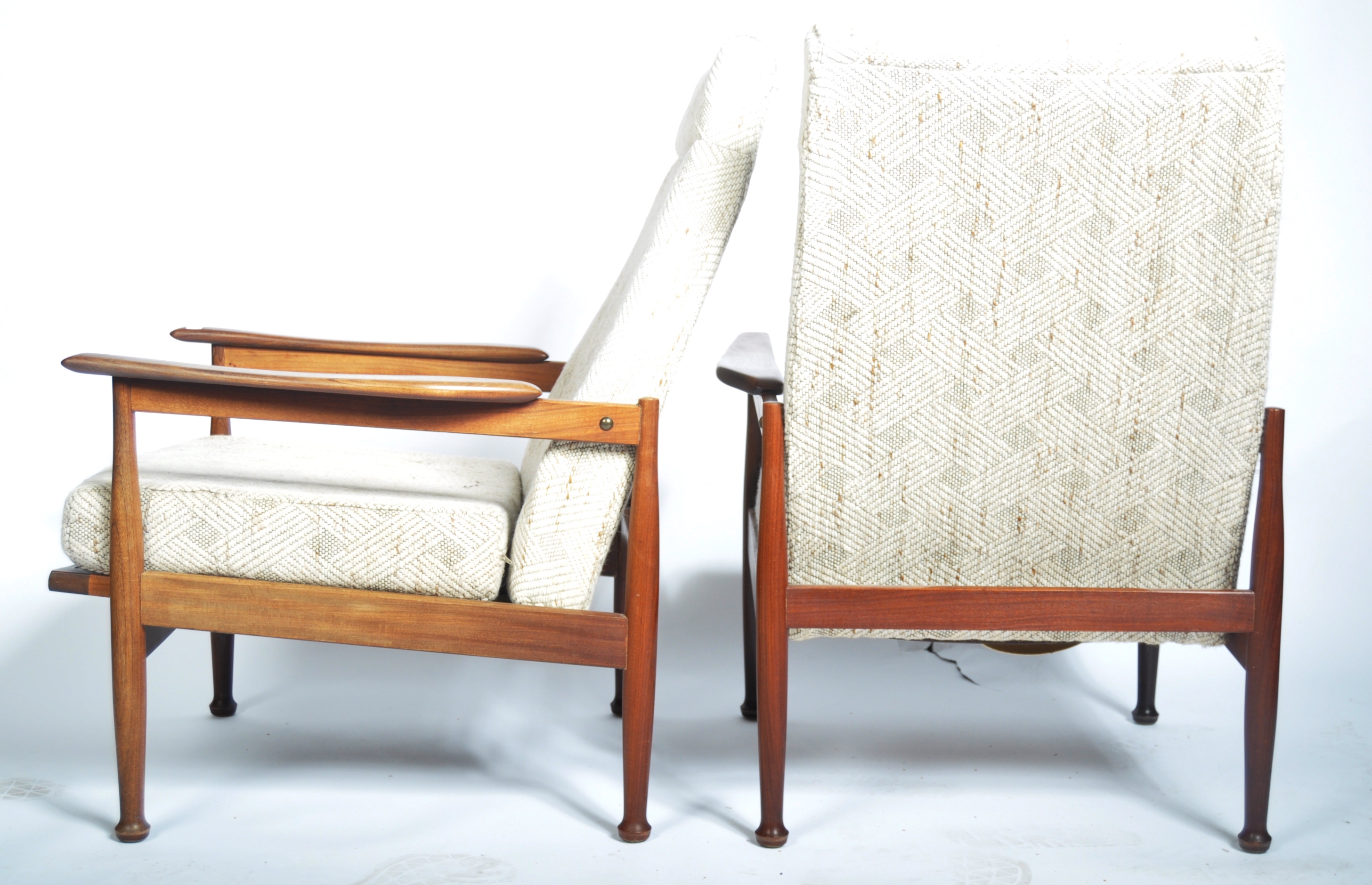 MATCHING PAIR OF TEAK FRAMED RECLINING LOW EASY ARMCHAIRS BY GREAVES AND THOMAS - Image 3 of 7