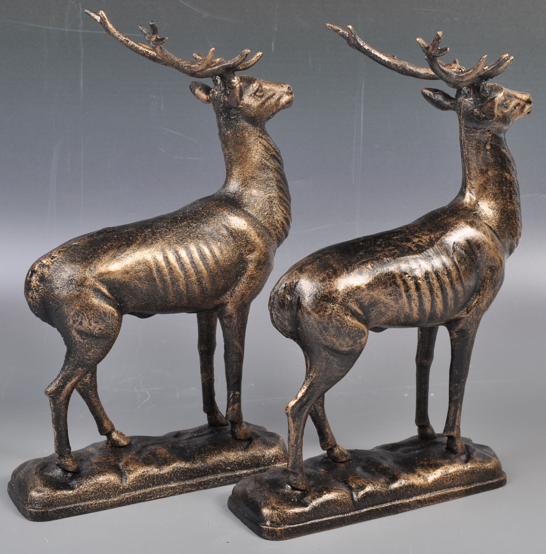 PAIR OF ANTIQUE STYLE FIGURES OF DEER / STAGS - Bild 4 aus 5