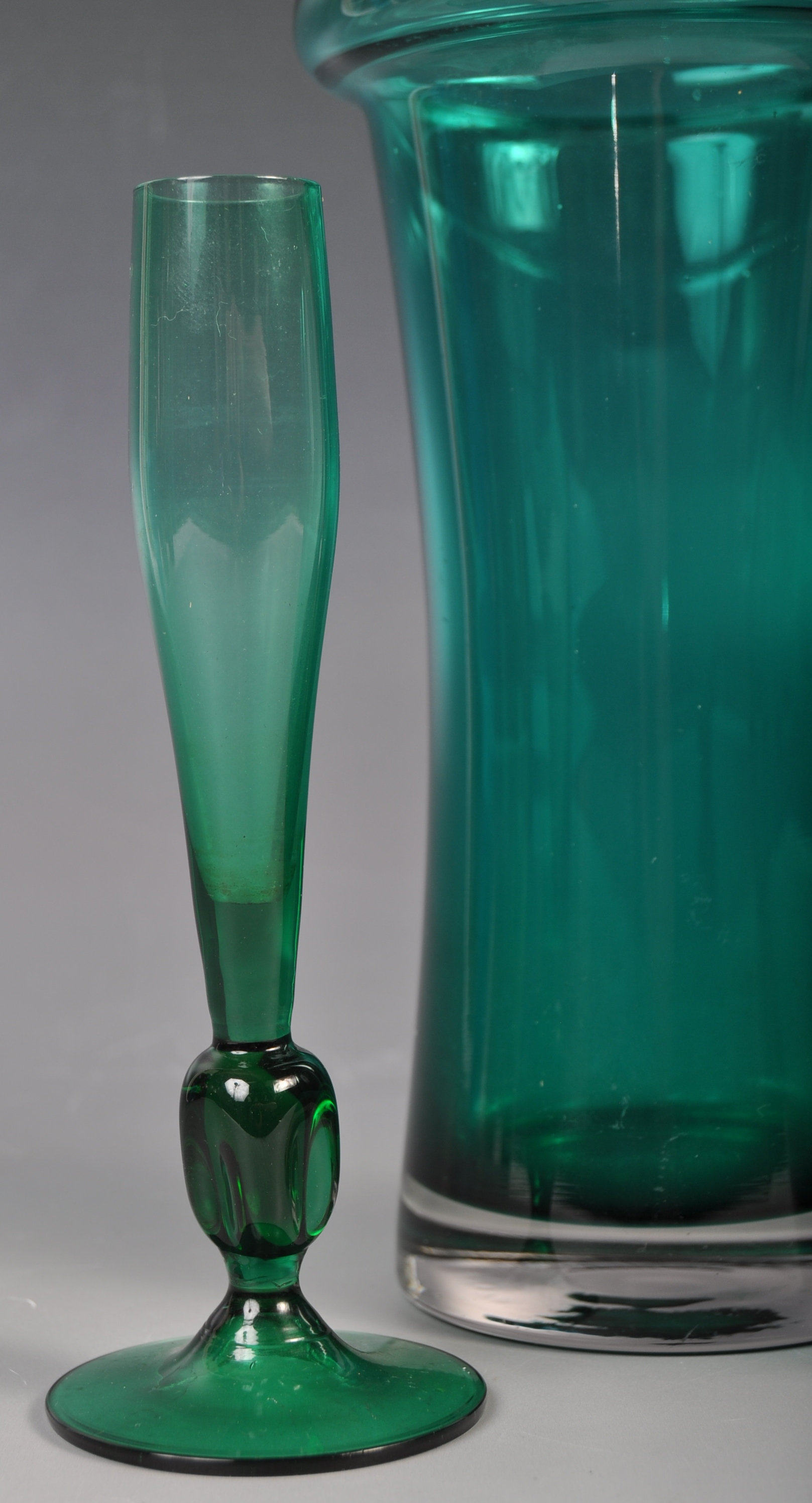 COLLECTION OF LASI OY RIIHIMAKI GLASS IN GREEN - Image 2 of 7
