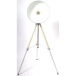 20TH CENTURY PHOTOGRAPHIC FLOODLIGHT / LAMP STANDARD