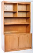 QUALITY MID CENTURY TEAK ROOM UNIT IN THE MANNER OF POUL HUNDEVAD