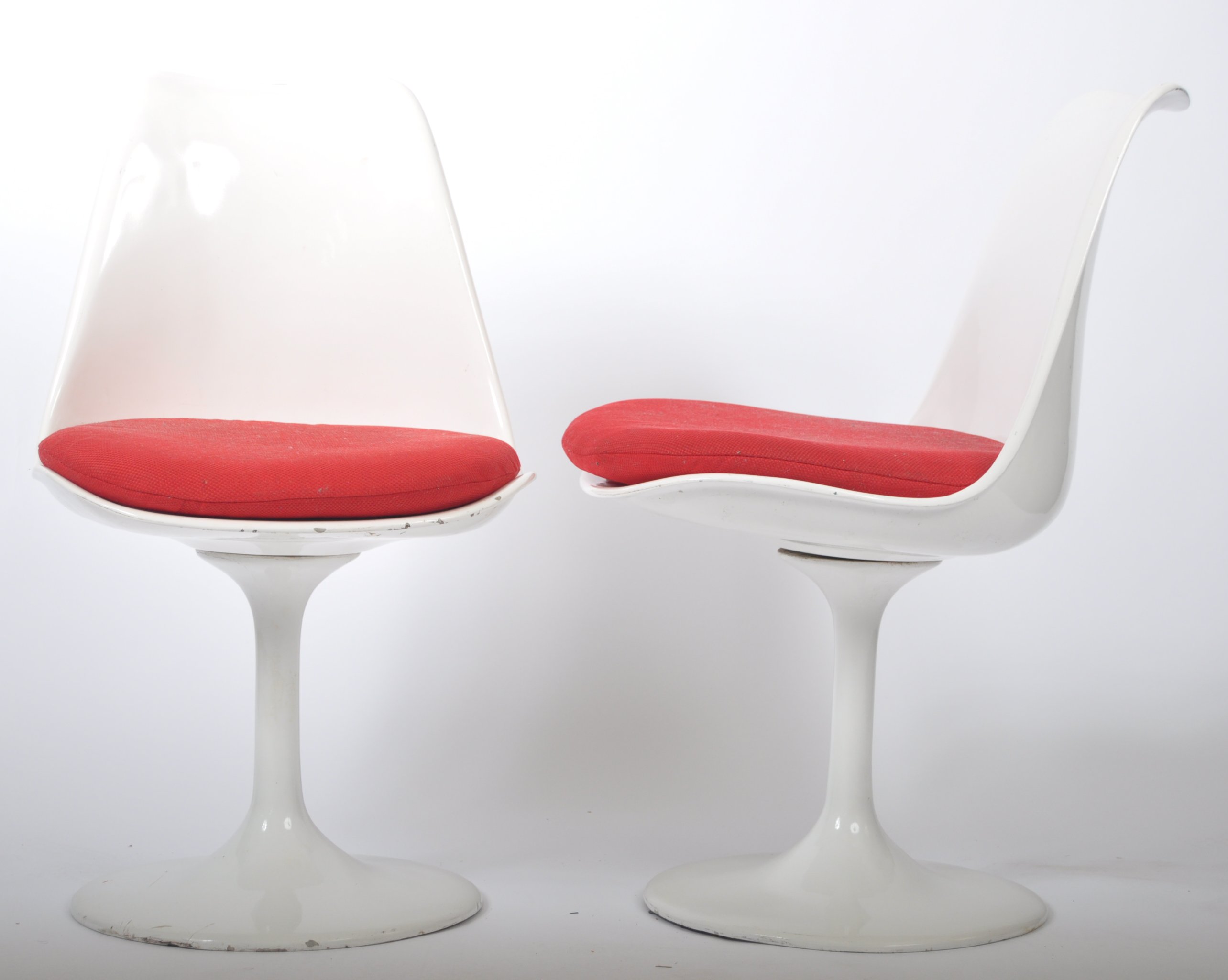 MATCHING SET OF FOUR RETRO TULIP SWIVEL DINING CHAIRS IN THE MANNER OF EERO SAARINEN - Image 6 of 7