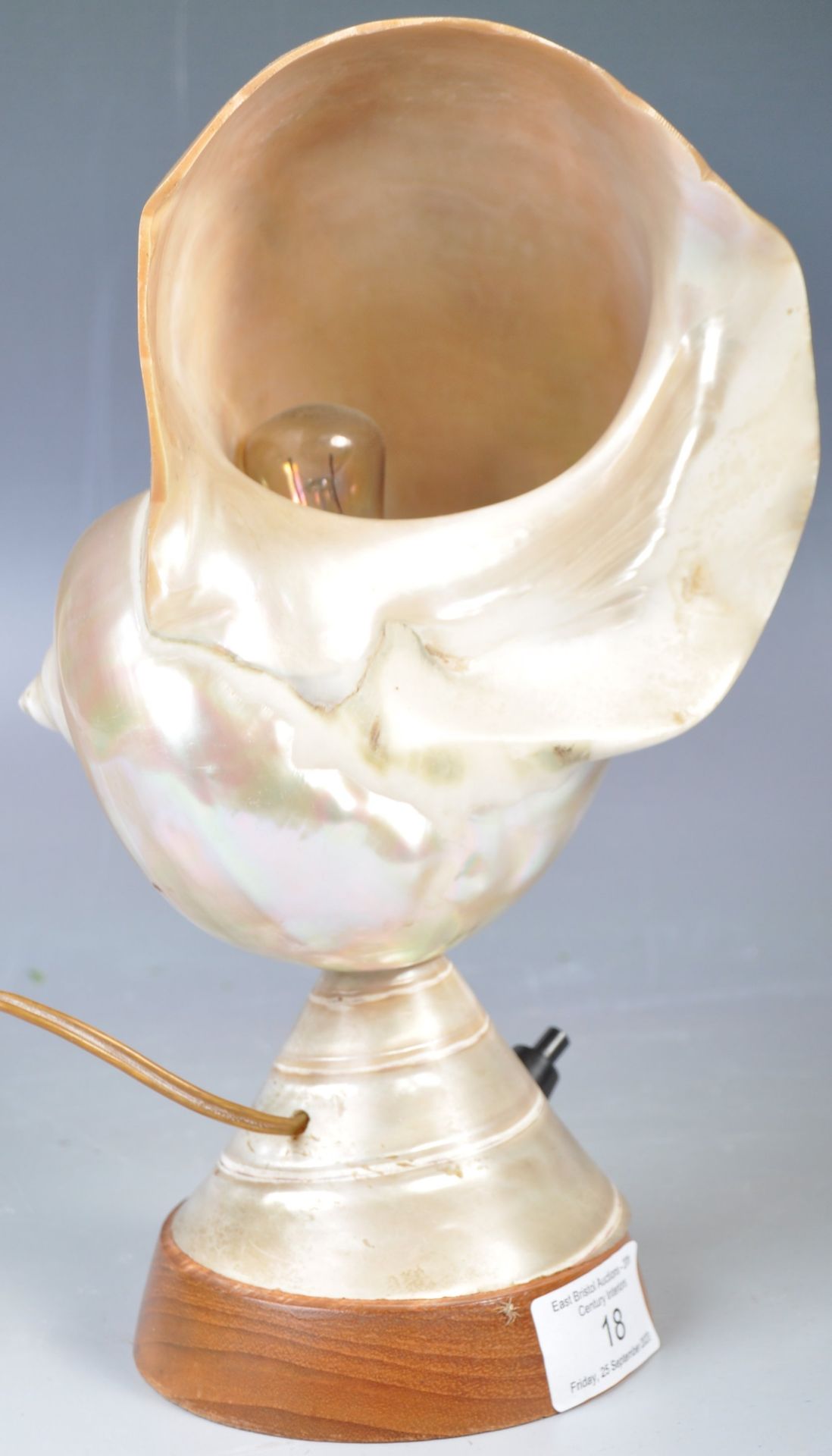 MID CENTURY MOTHER OF PEARL SHELL TABLE LAMP LIGHT