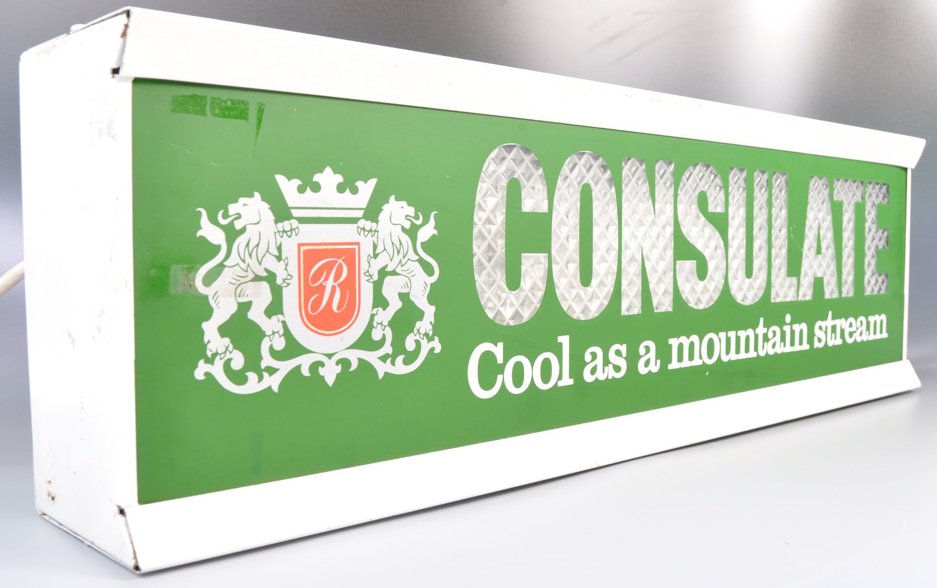 CONSULATE COOL AS A MOUNTAIN STREAM CIGARETTES ADVERTISING LIGHTBOX - Bild 4 aus 5