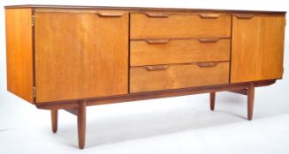 20TH CENTURY TEAK WOOD SIDEBOARD CREDENZA