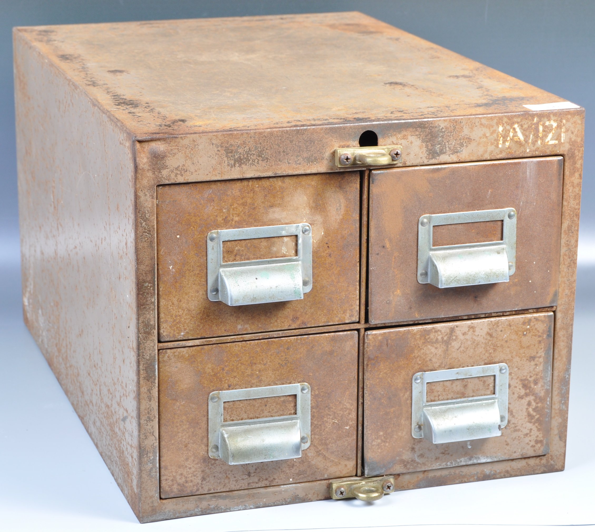 GOOD MID CENTURY INDUSTRIAL OFFICE METAL TABLE TOP FILING CABINET - Image 2 of 7