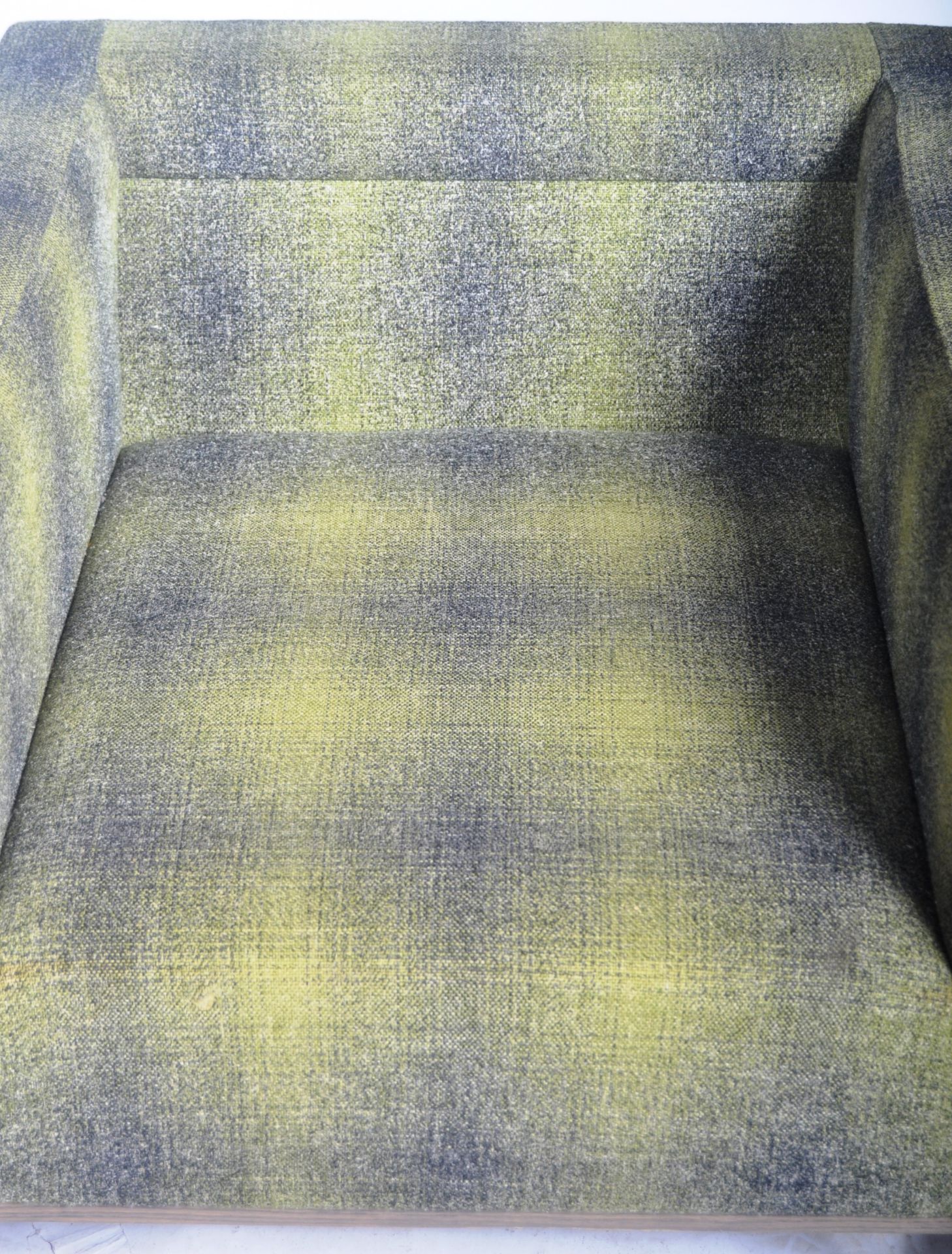 LYNDON DESIGN - ORTEN ARMCHAIR / LOUNGE CHAIR UPHOLSTERED IN GREEN AND GREY - Image 2 of 5