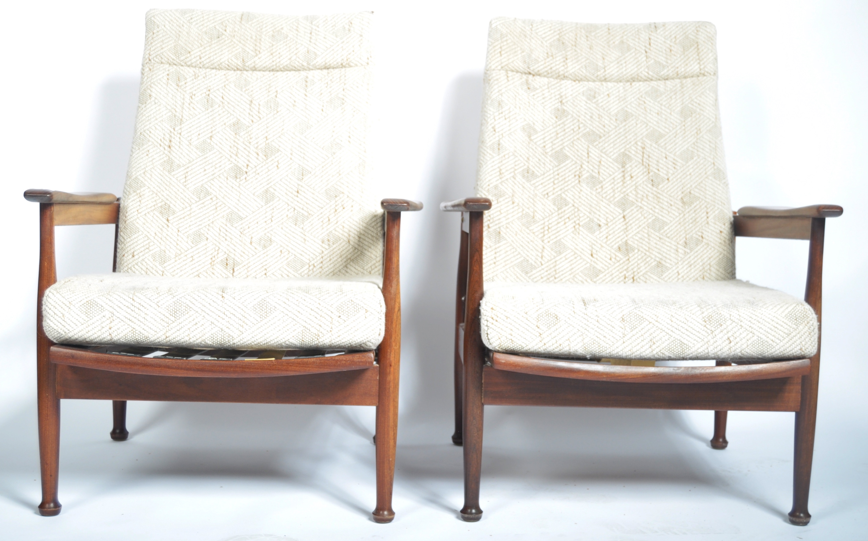 MATCHING PAIR OF TEAK FRAMED RECLINING LOW EASY ARMCHAIRS BY GREAVES AND THOMAS - Image 2 of 7