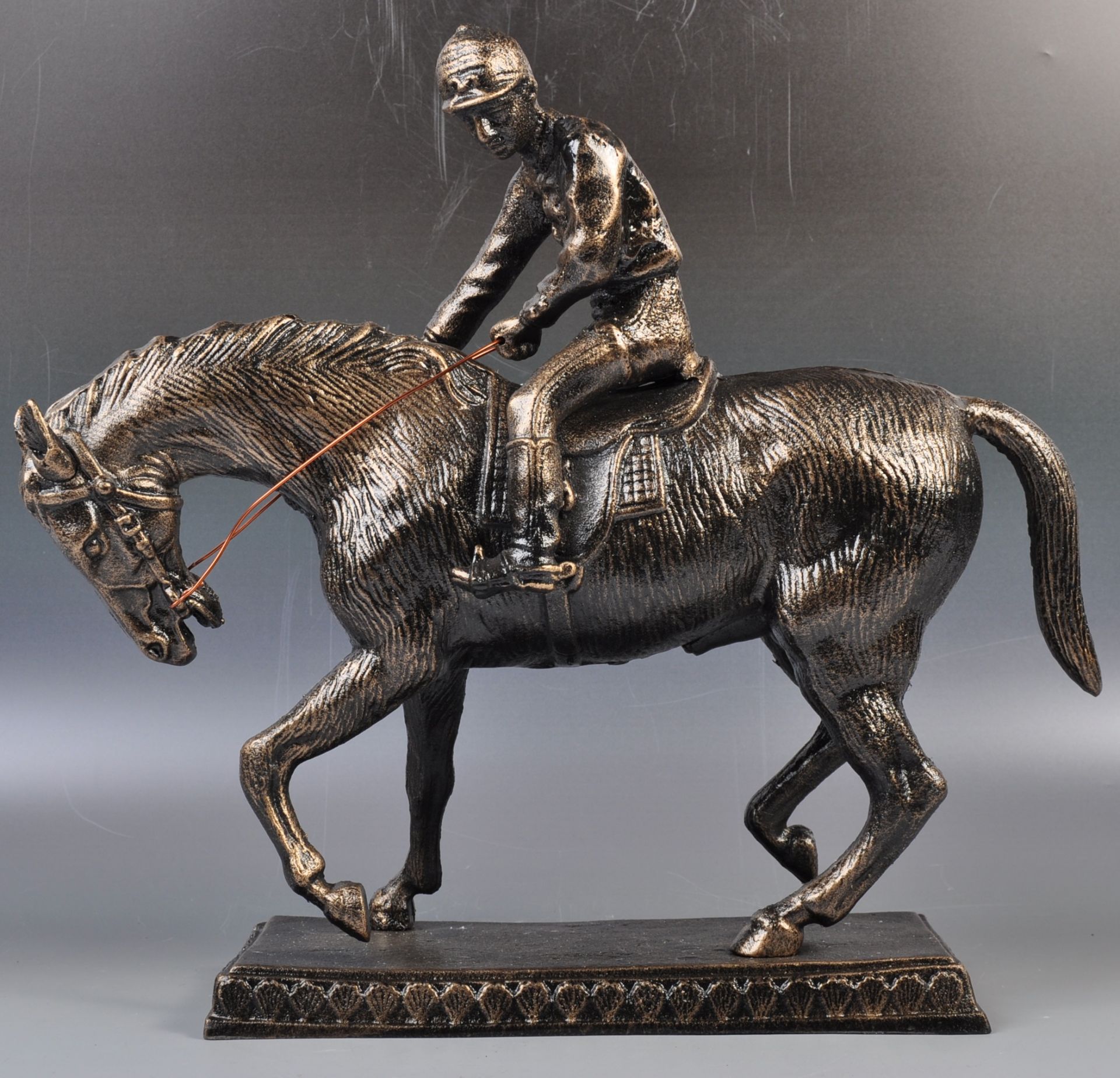 LARGE BRONZE EFFECT HORSE & JOCKEY DECORATIVE FIGURE - Bild 2 aus 5