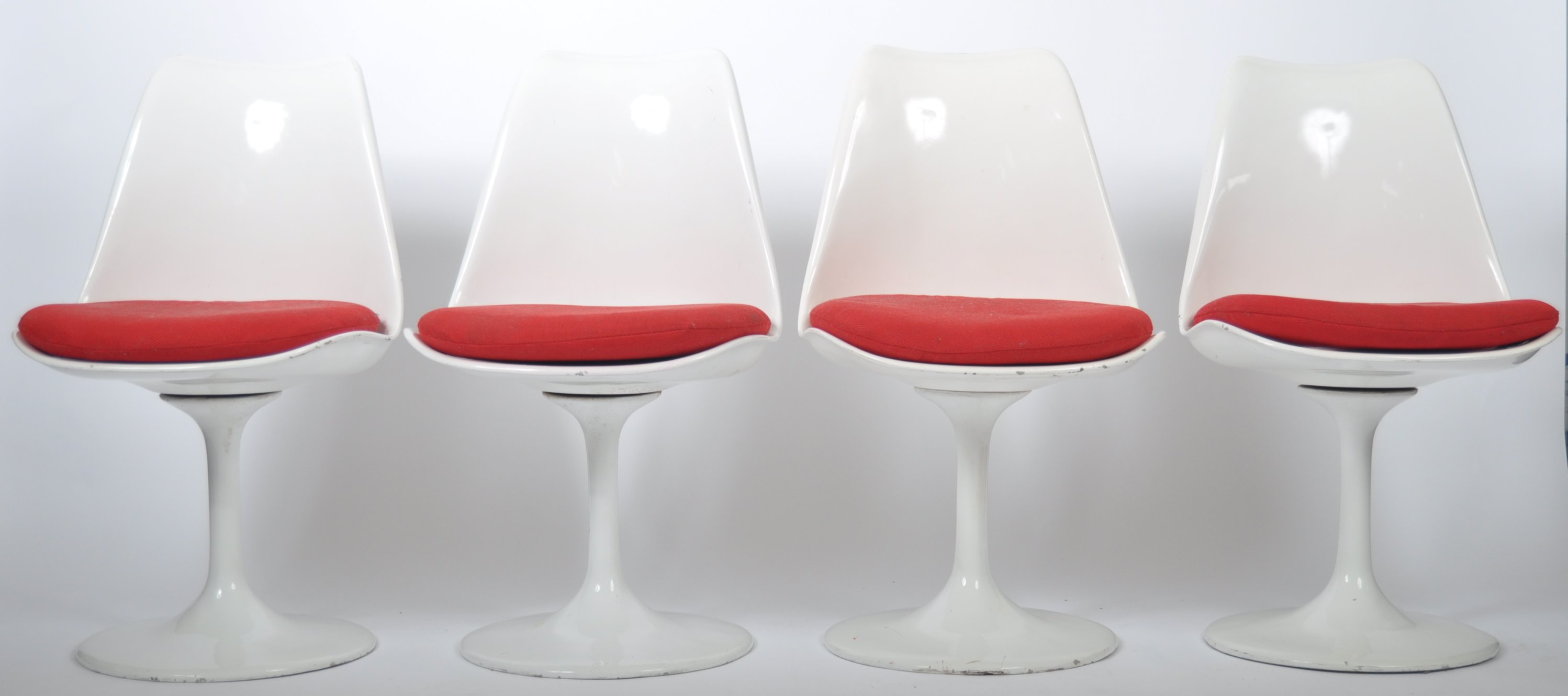 MATCHING SET OF FOUR RETRO TULIP SWIVEL DINING CHAIRS IN THE MANNER OF EERO SAARINEN