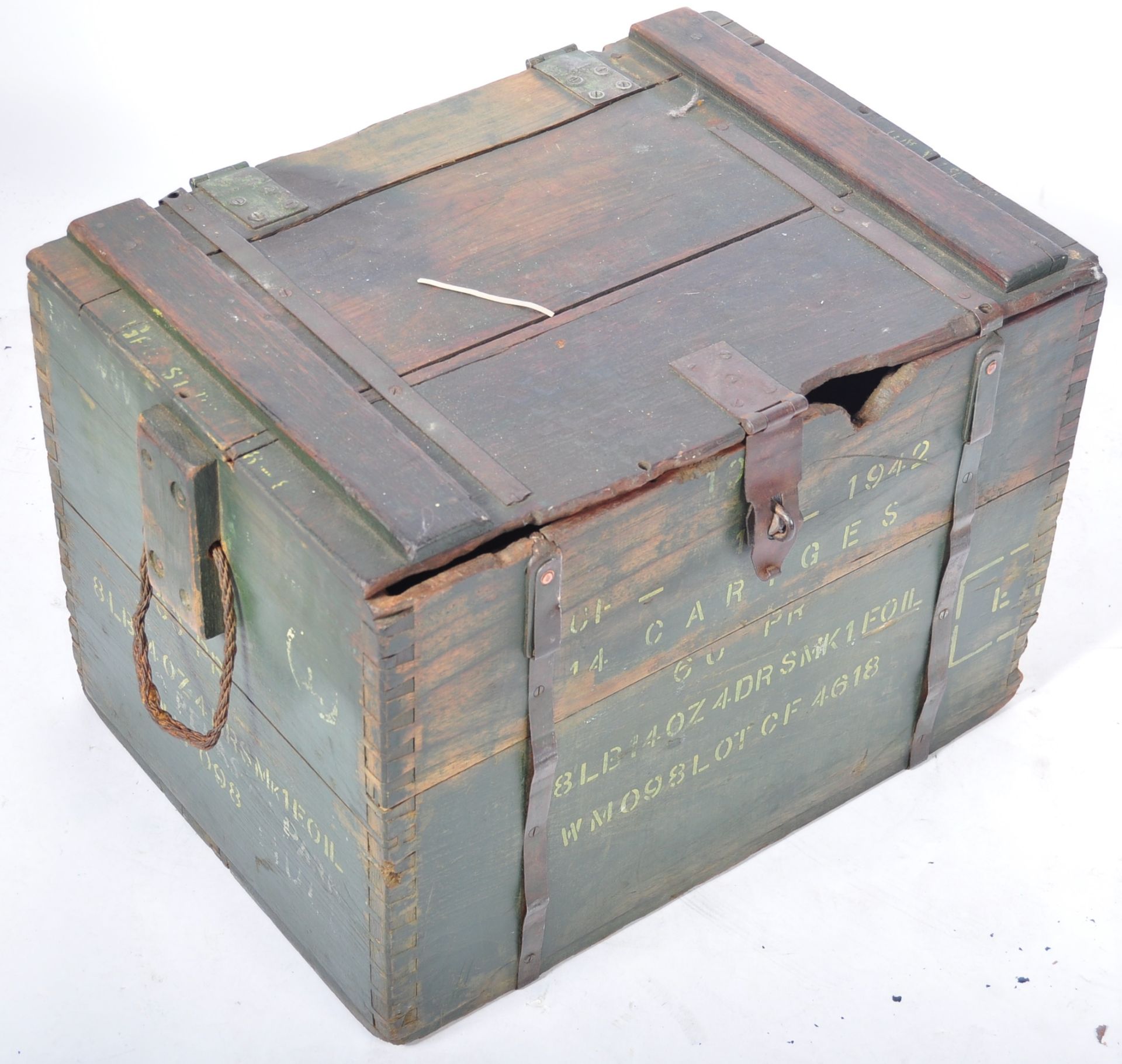 WWII 1942 VINTAGE CARTRIDGE STORAGE BOX / COFFEE TABLE - Image 2 of 5