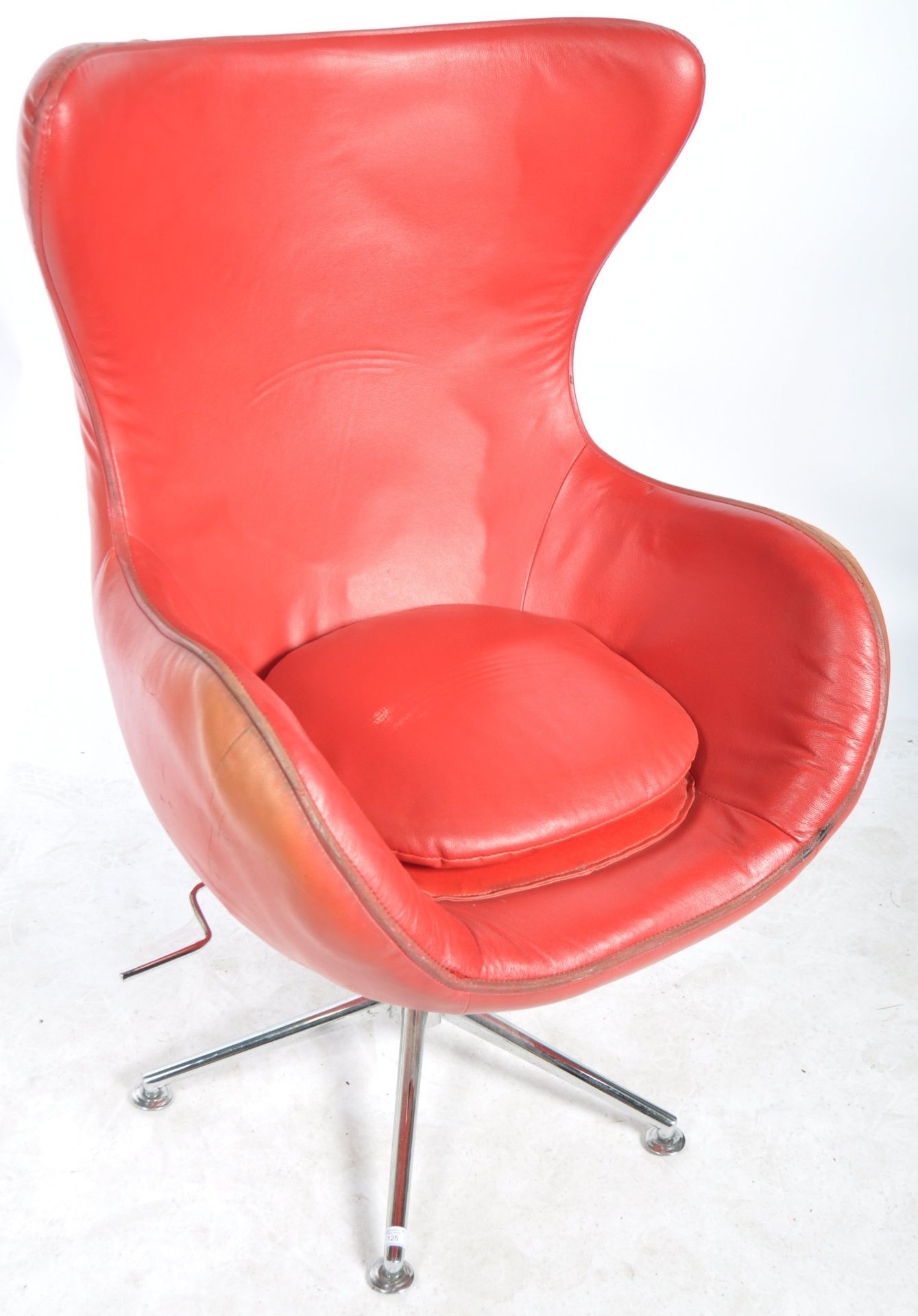 MID CENTURY RED LEATHER AND CHROME SWIVEL EGG CHAIR - Image 2 of 6